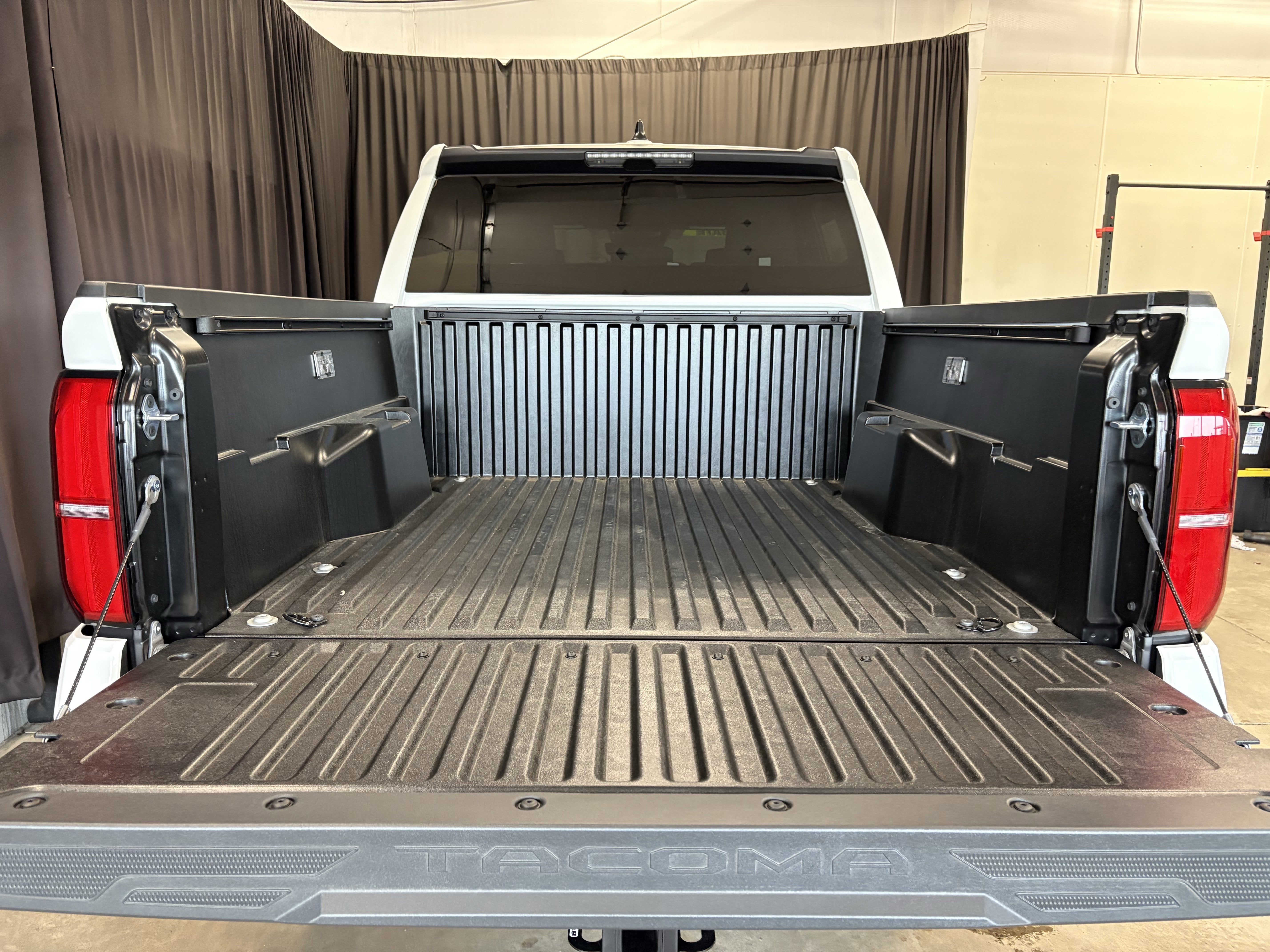 2026 Toyota Tacoma SR5 4WD