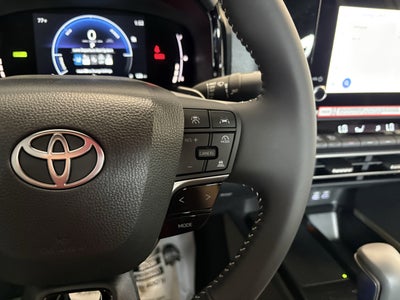 2026 Toyota Camry SE FWD