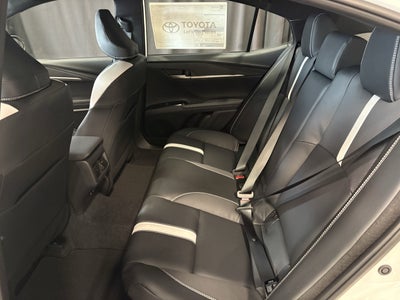 2026 Toyota Camry SE FWD
