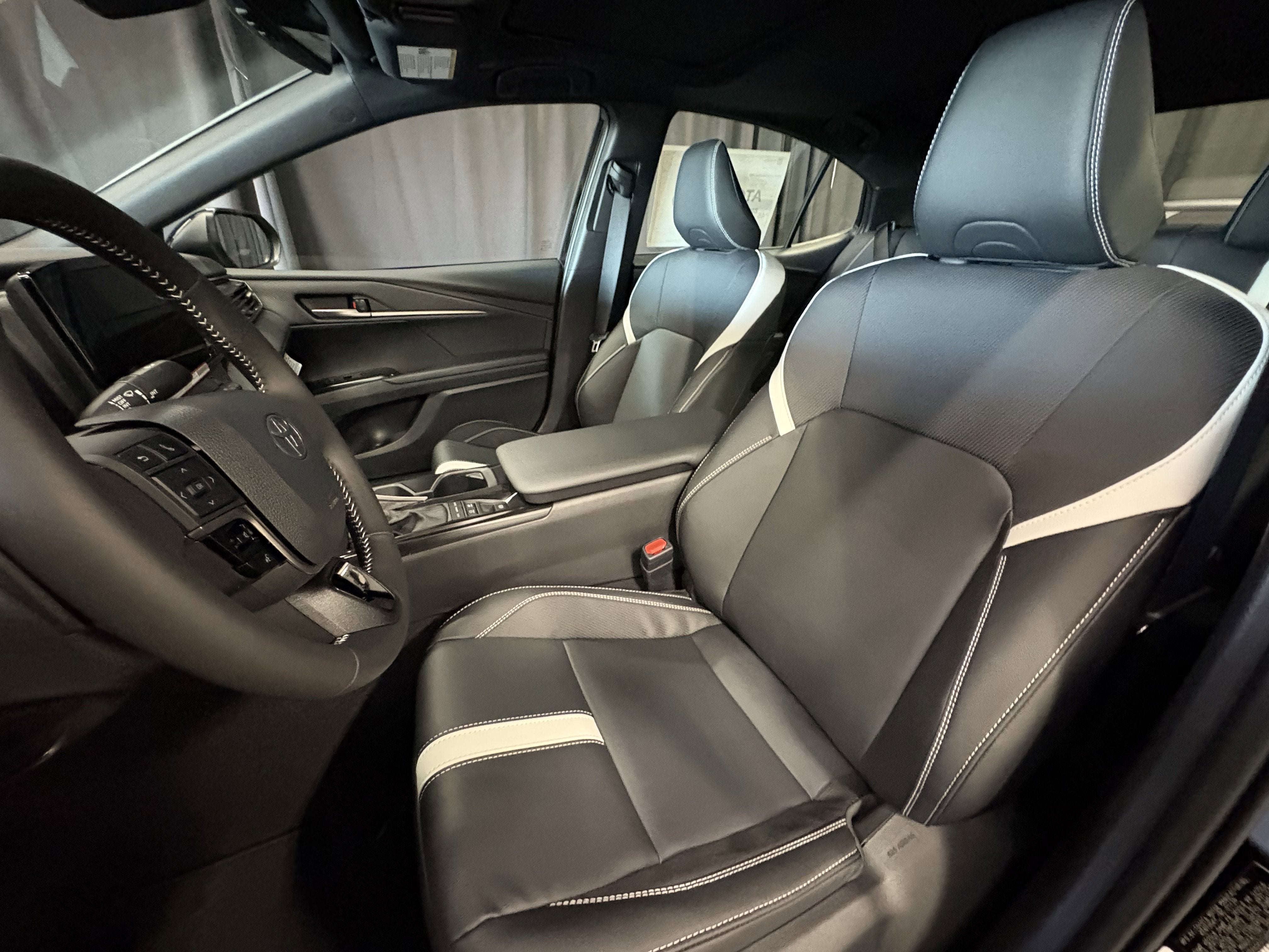 2026 Toyota Camry SE FWD