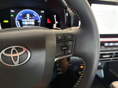 2026 Toyota Camry SE FWD