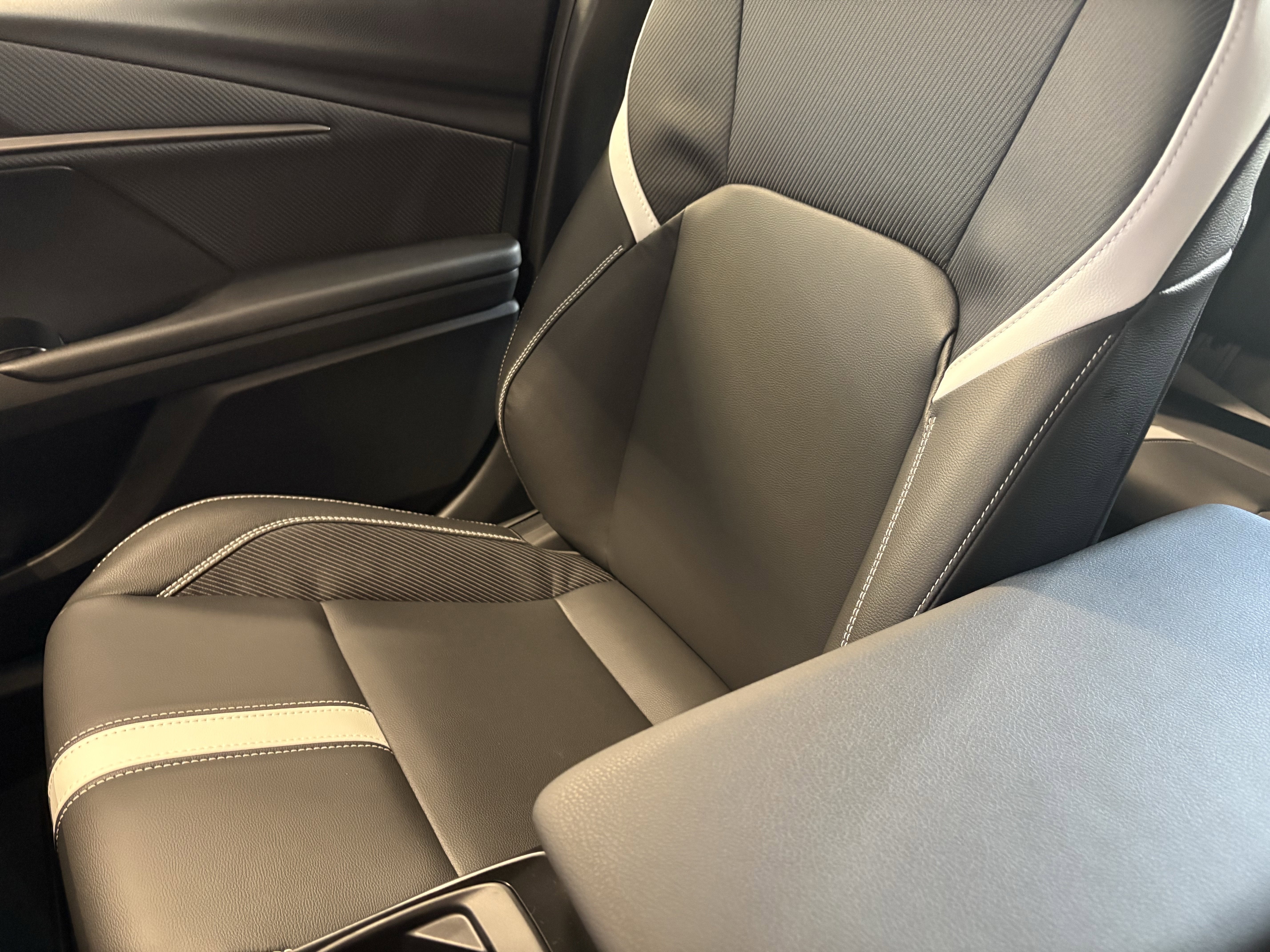 2026 Toyota Camry SE FWD