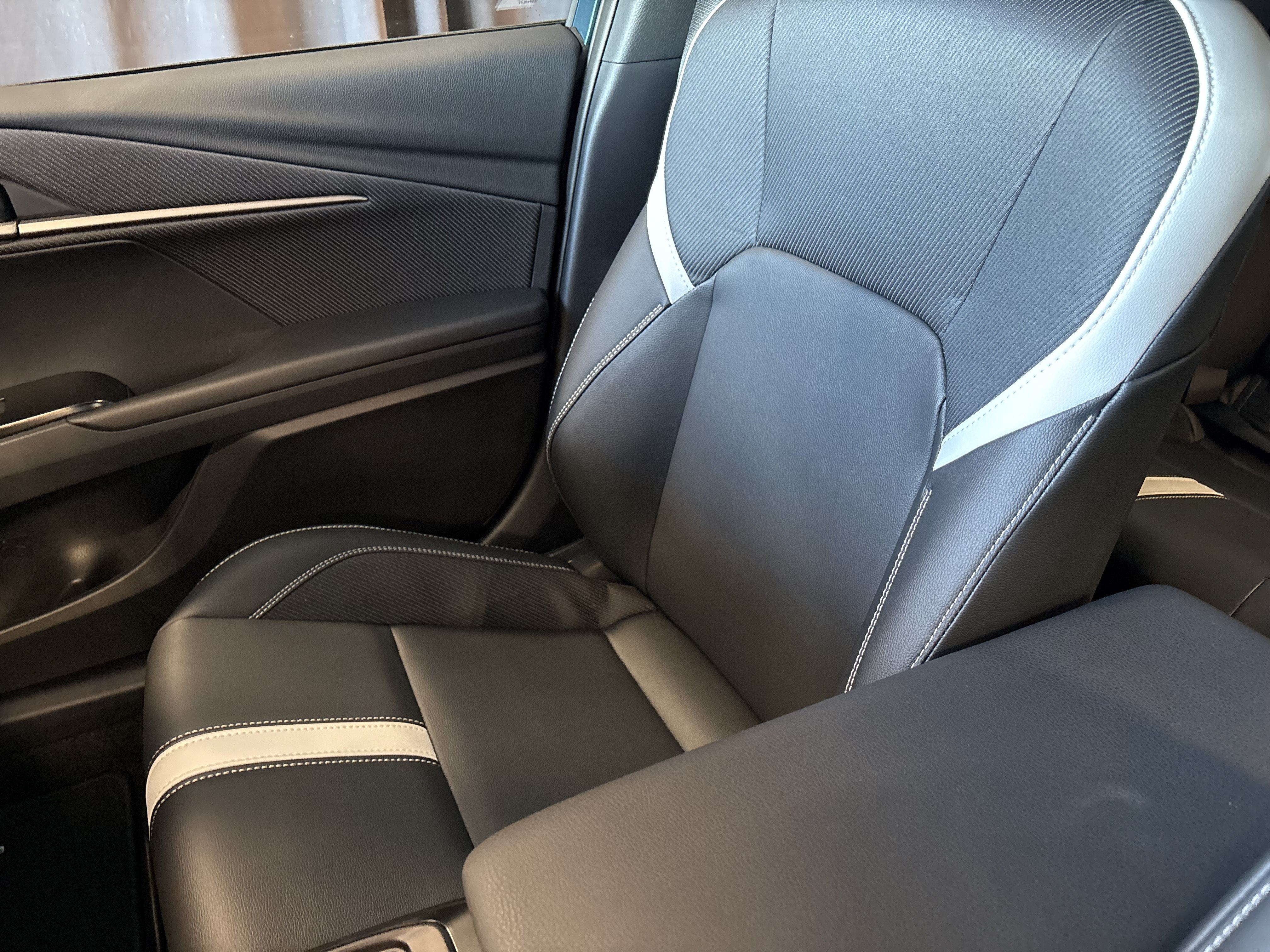 2026 Toyota Camry SE FWD