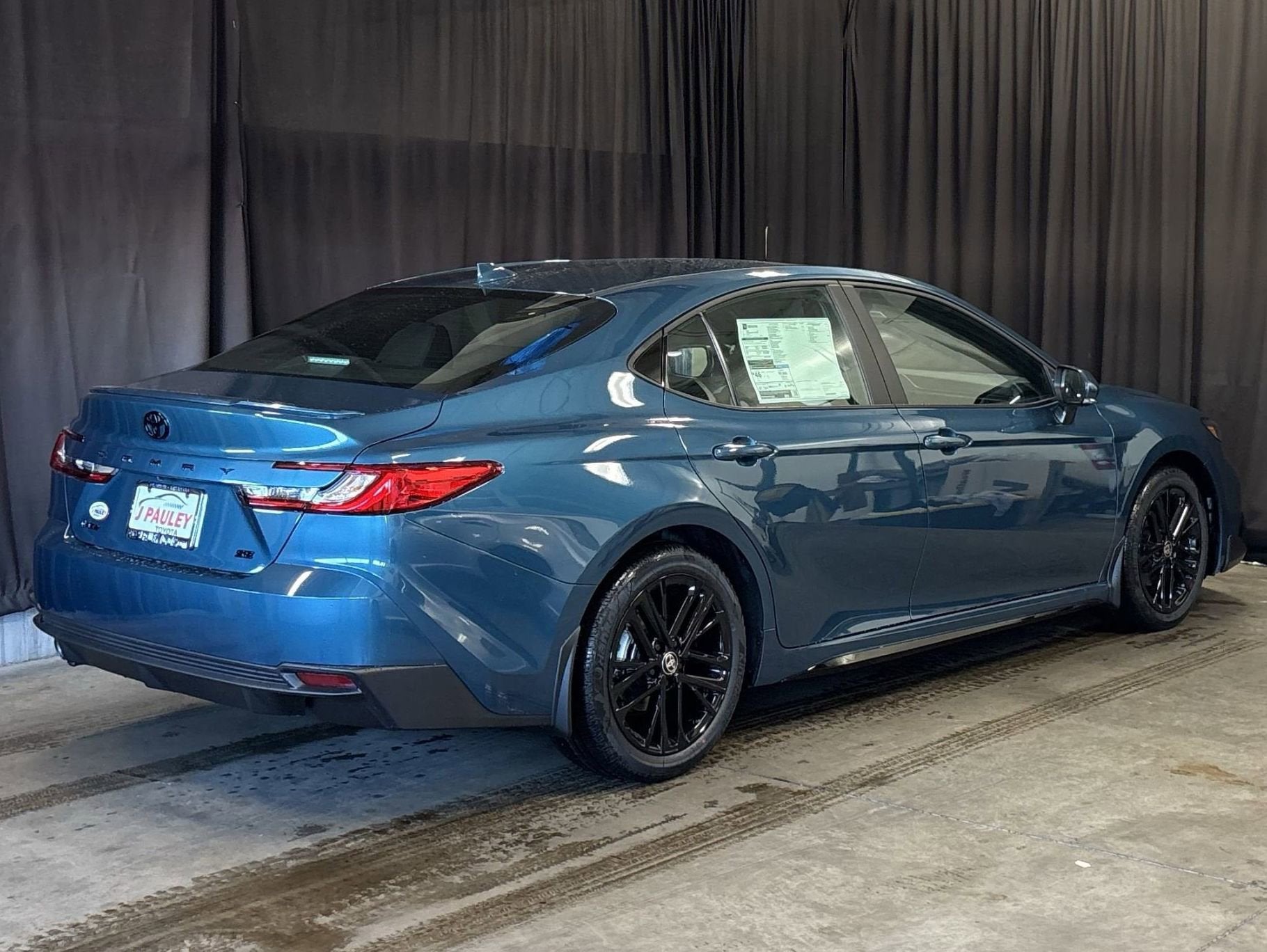 2026 Toyota Camry SE FWD