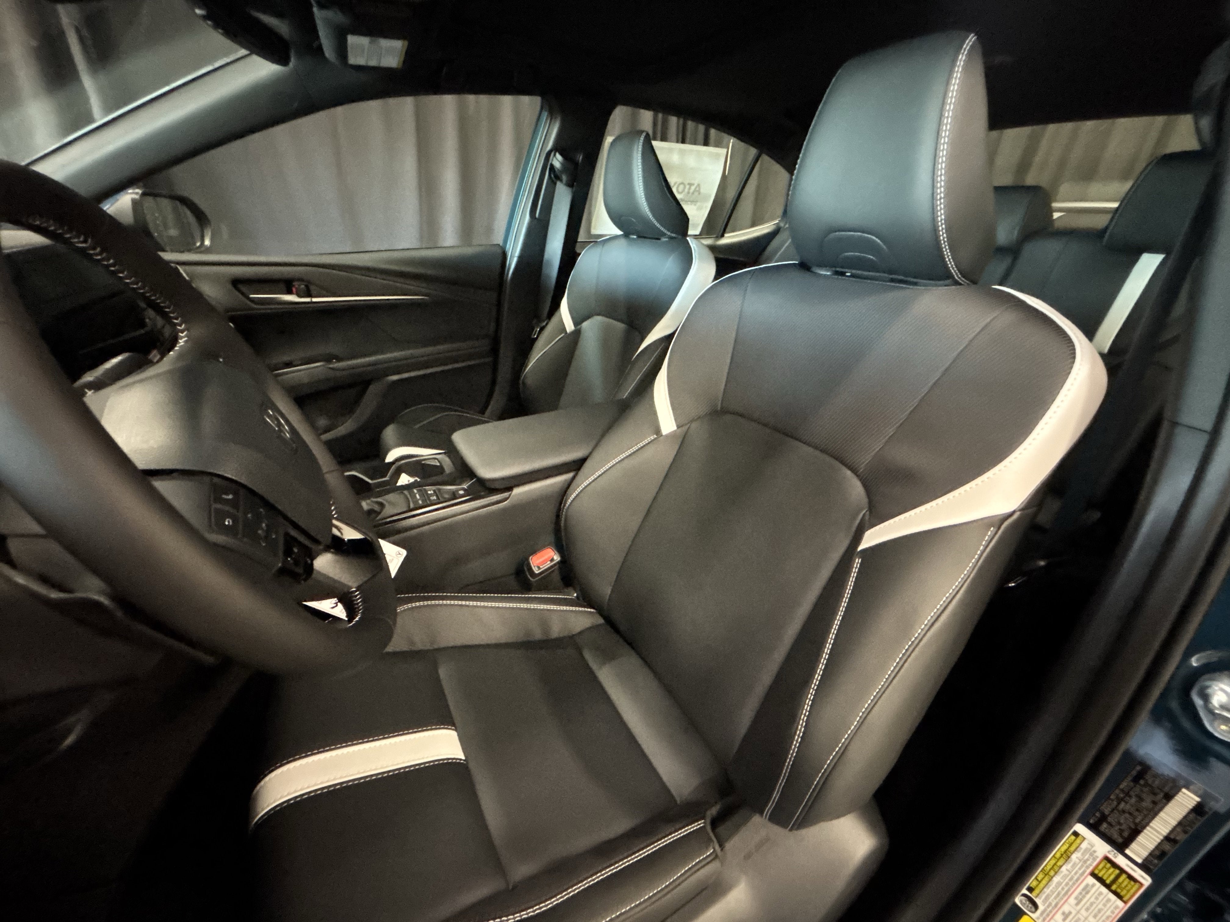 2026 Toyota Camry SE FWD