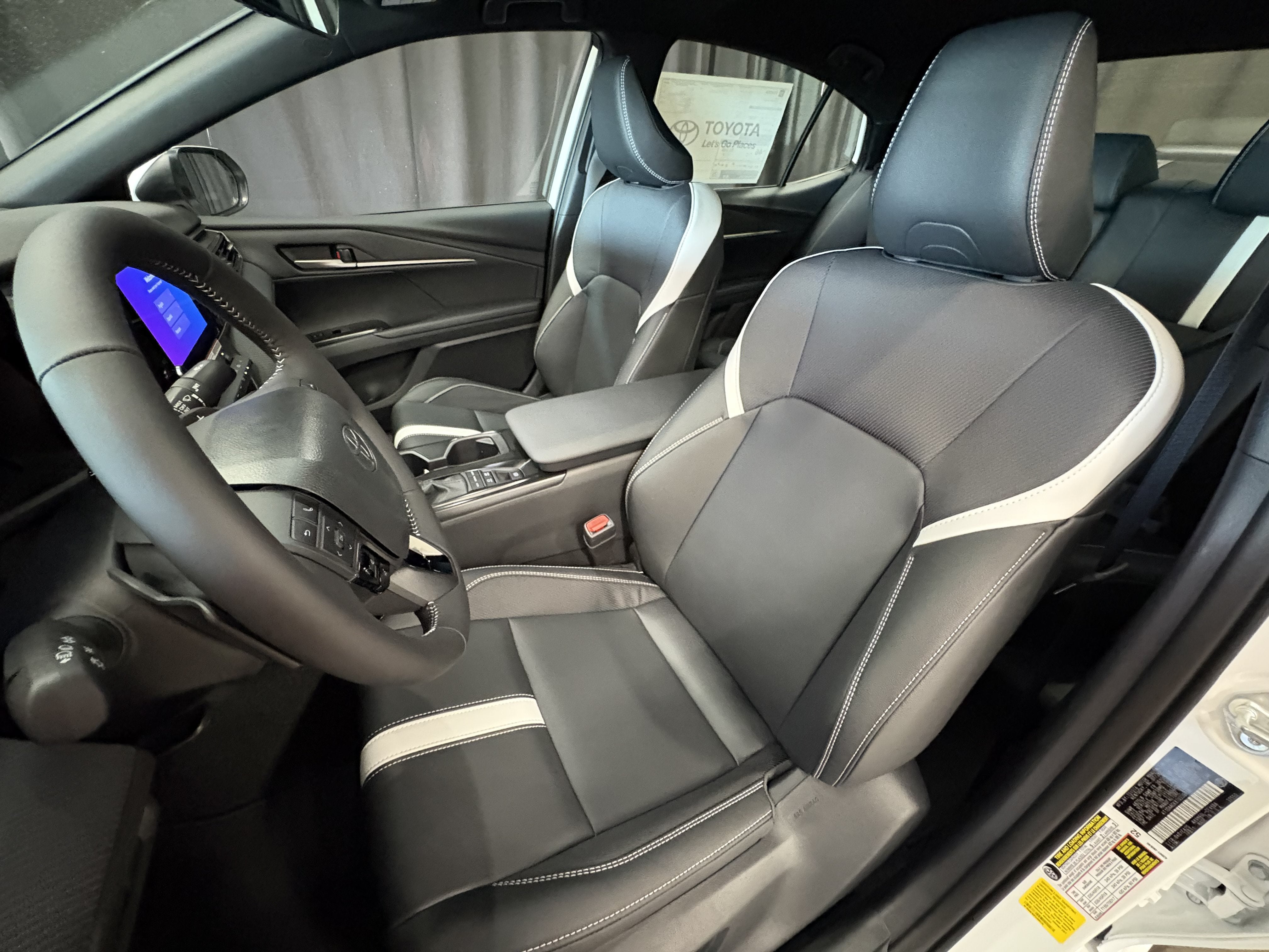 2026 Toyota Camry SE FWD