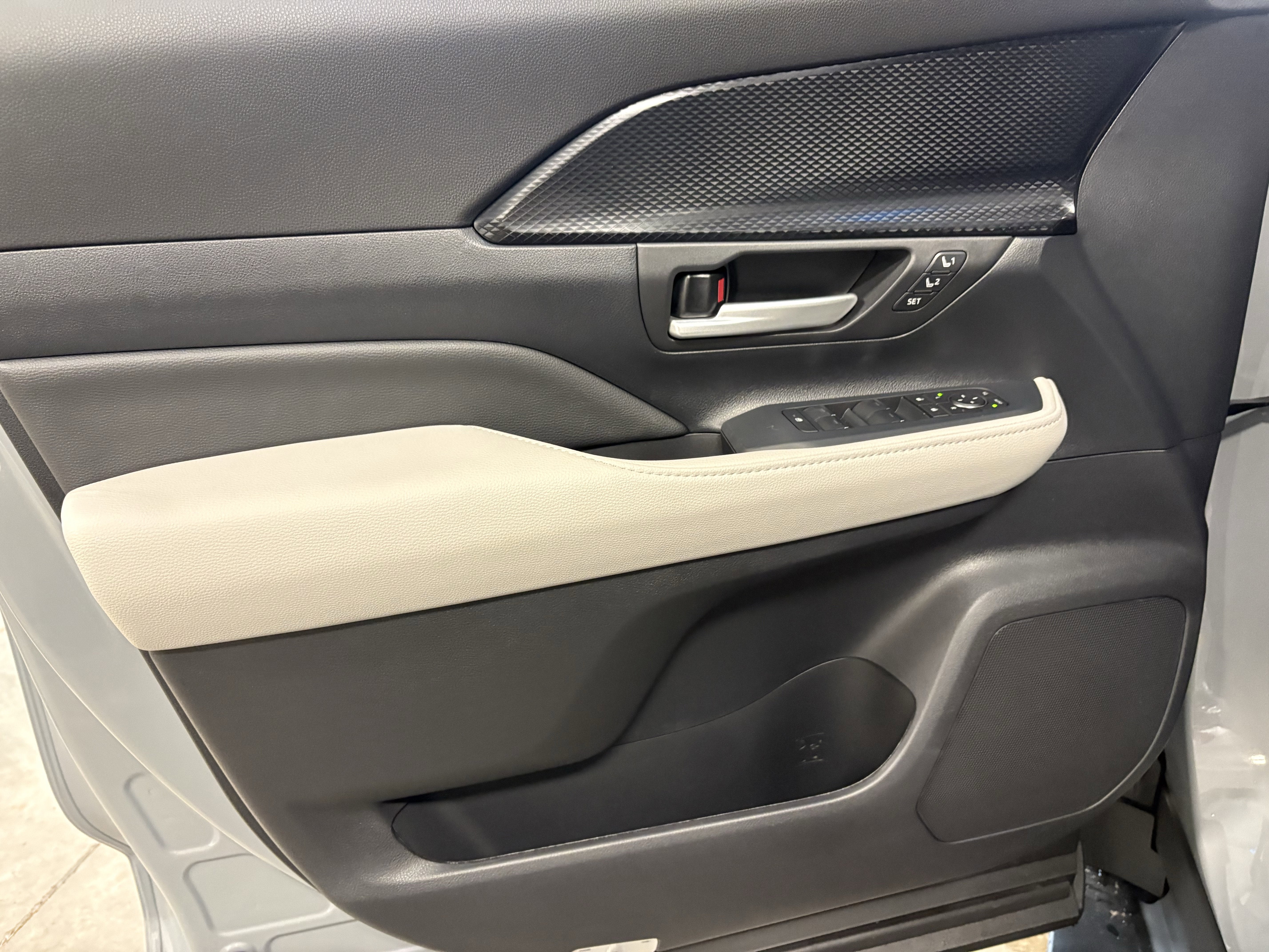 2026 Toyota Grand Highlander Hybrid MAX Platinum AWD