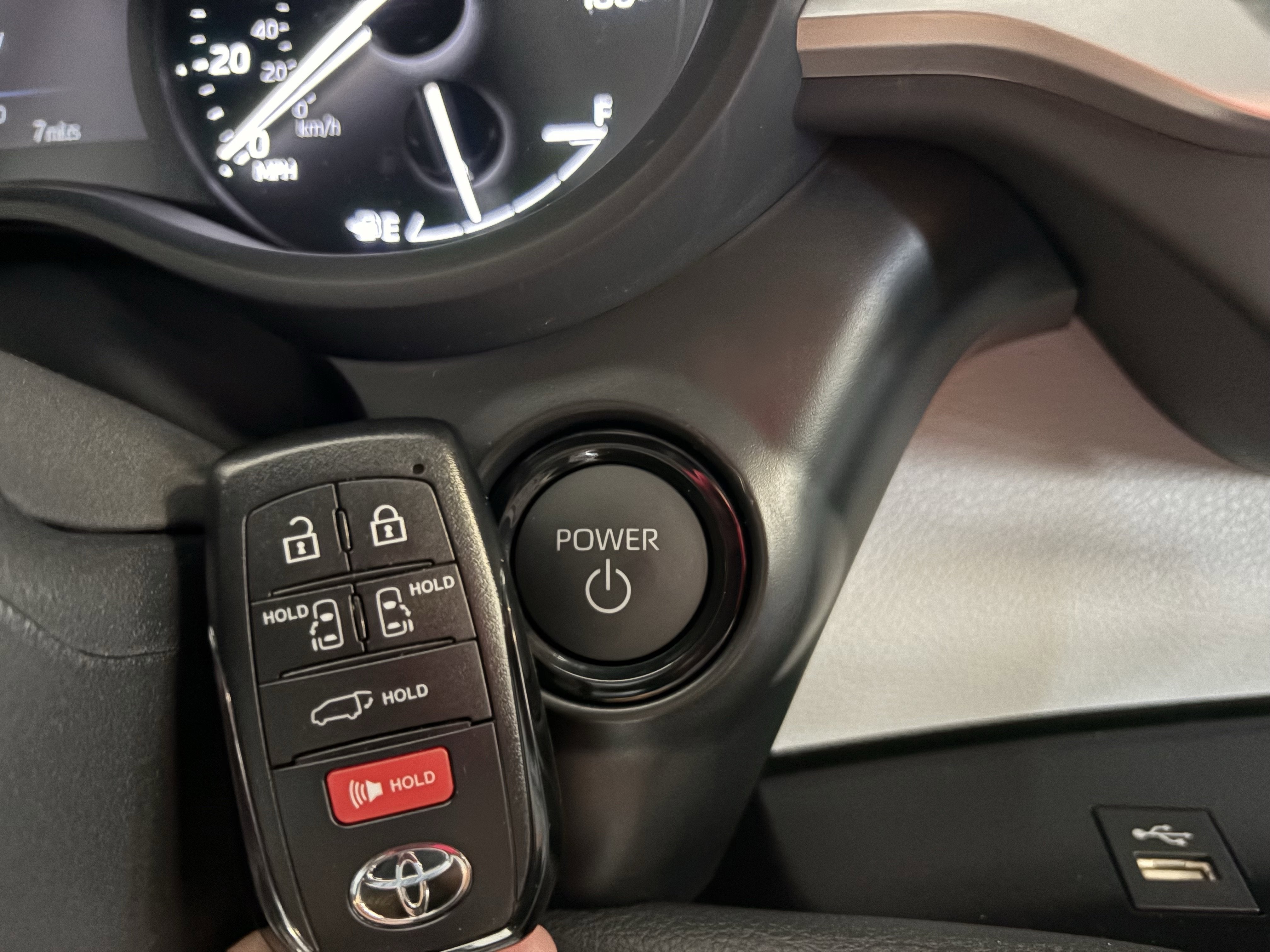 2026 Toyota Sienna XLE FWD