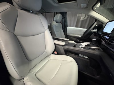 2026 Toyota Sienna XLE FWD