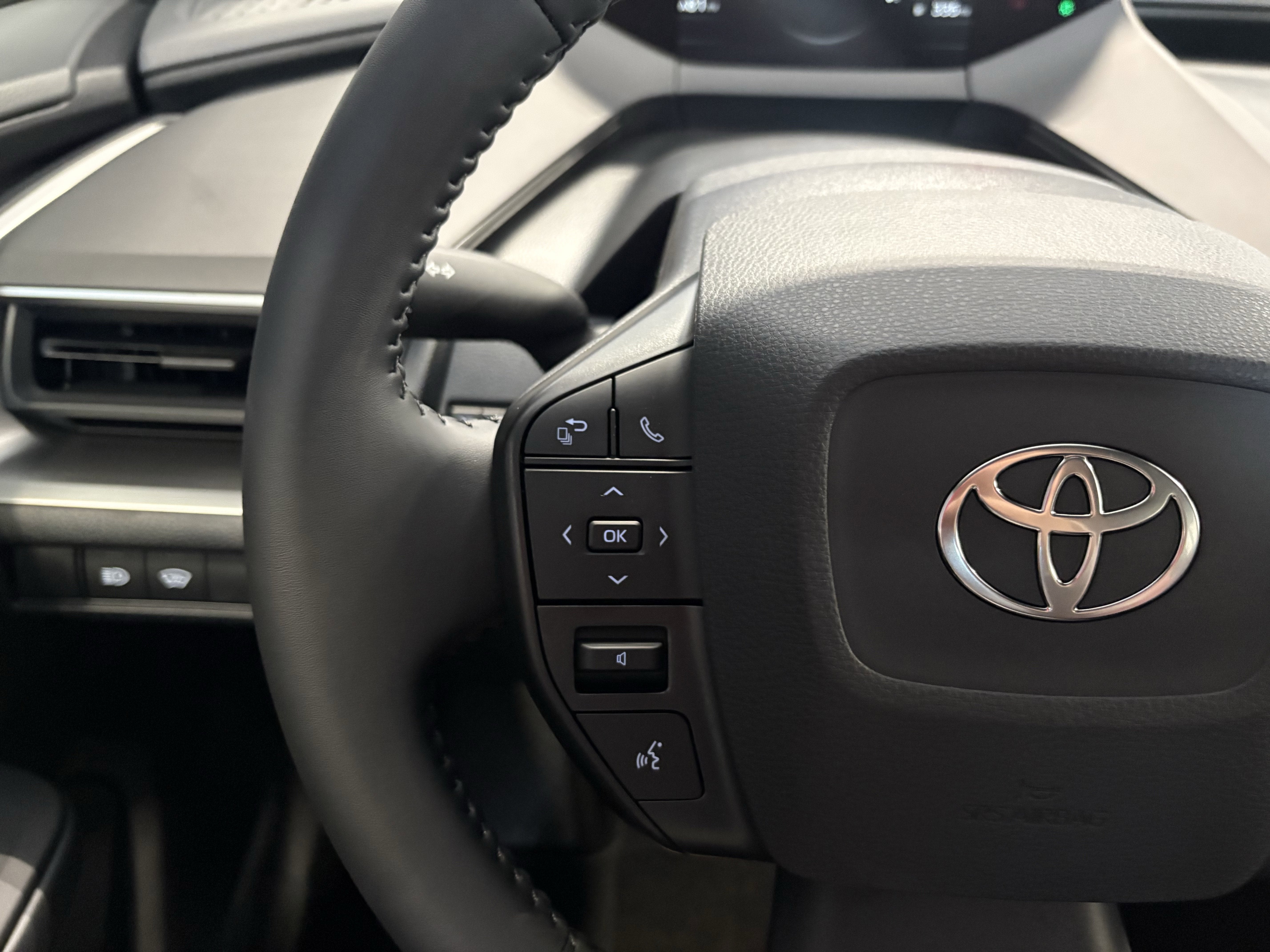 2026 Toyota Prius LE FWD