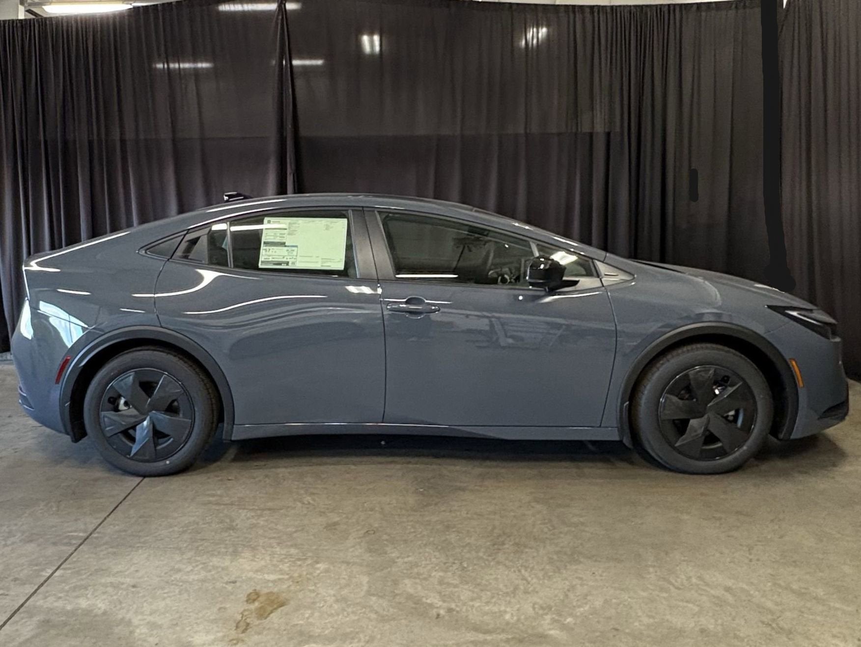 2026 Toyota Prius LE FWD