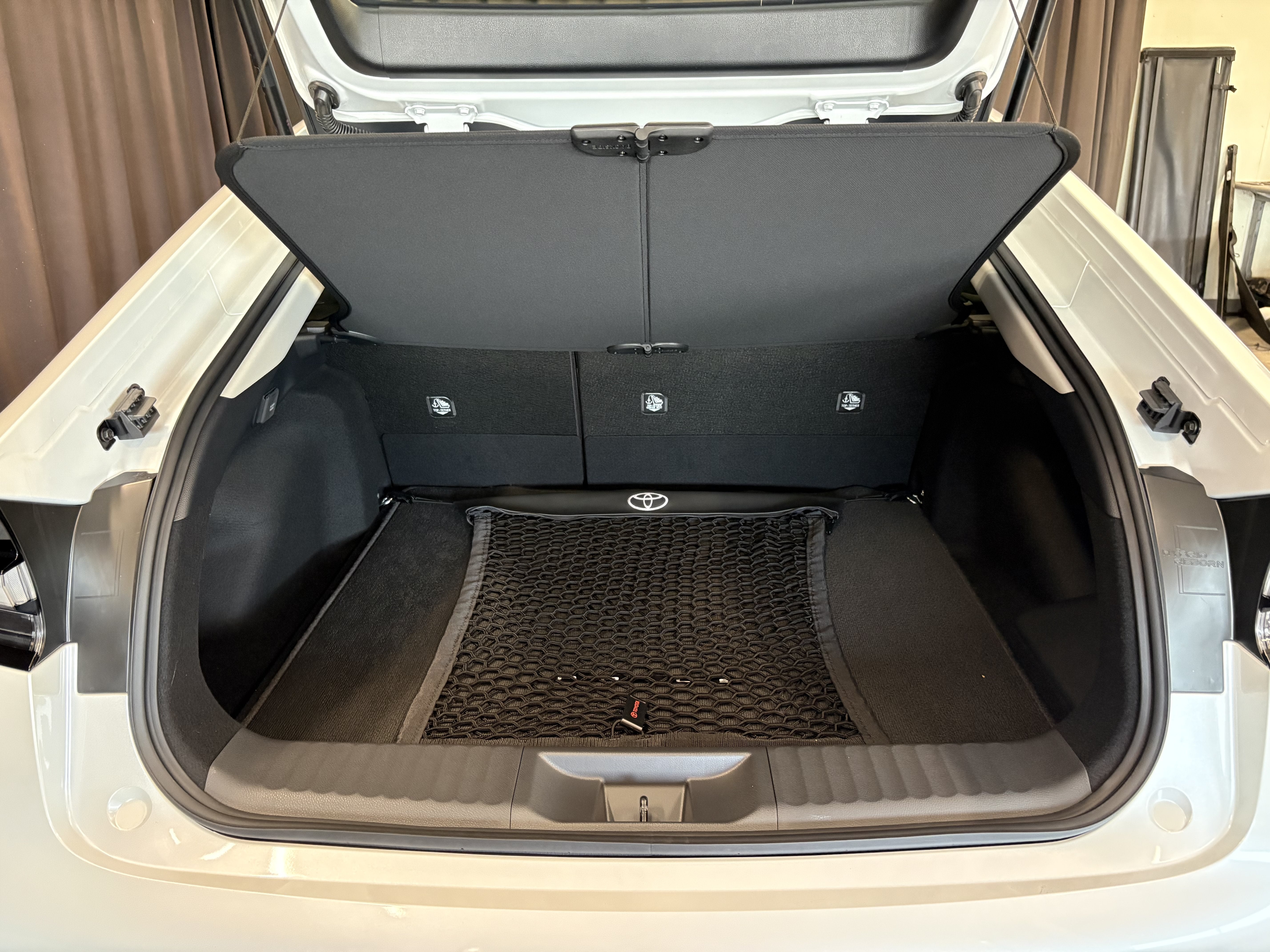 2026 Toyota Prius Plug-In Hybrid SE FWD