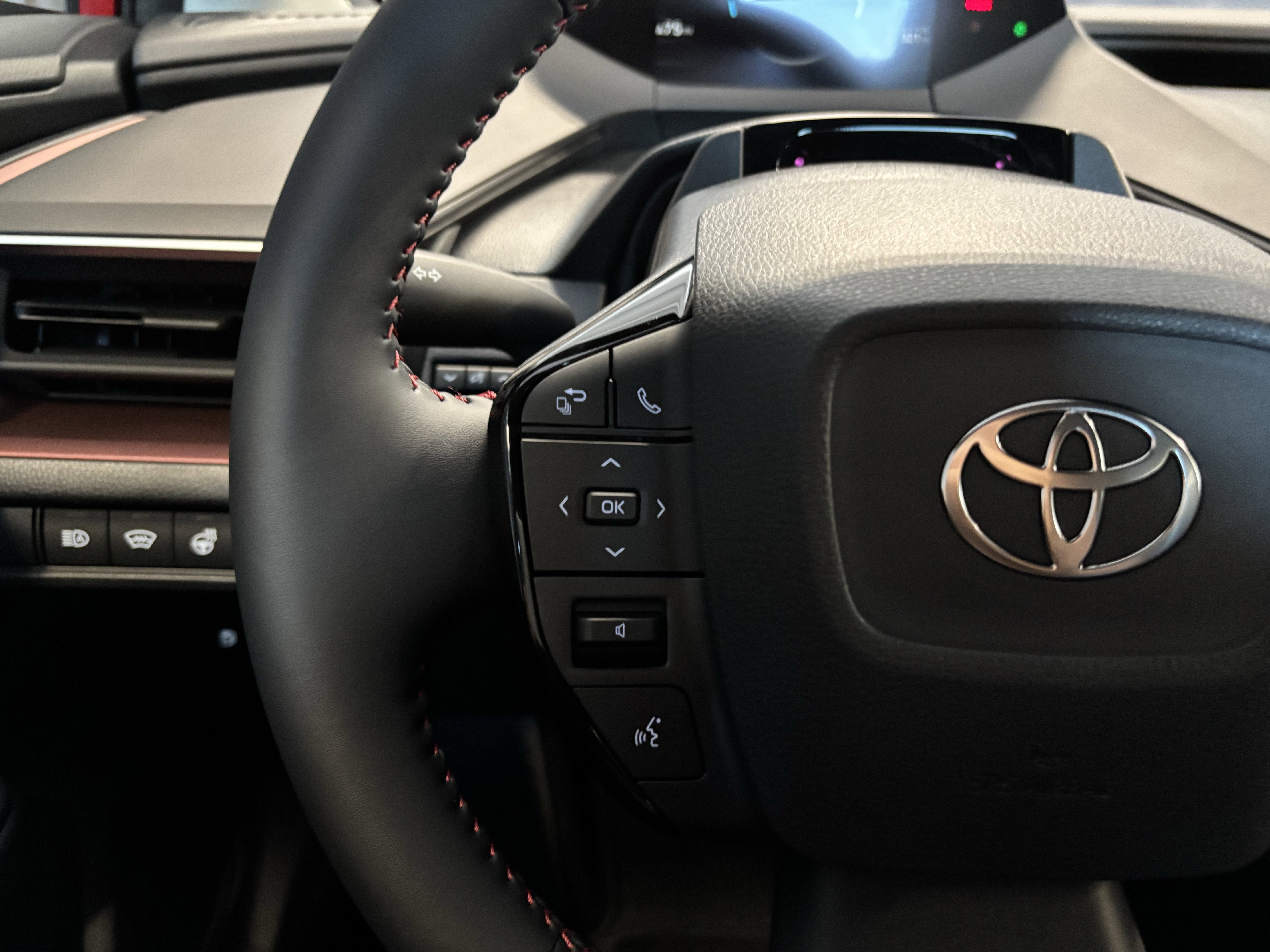 2026 Toyota Prius Plug-In Hybrid SE FWD