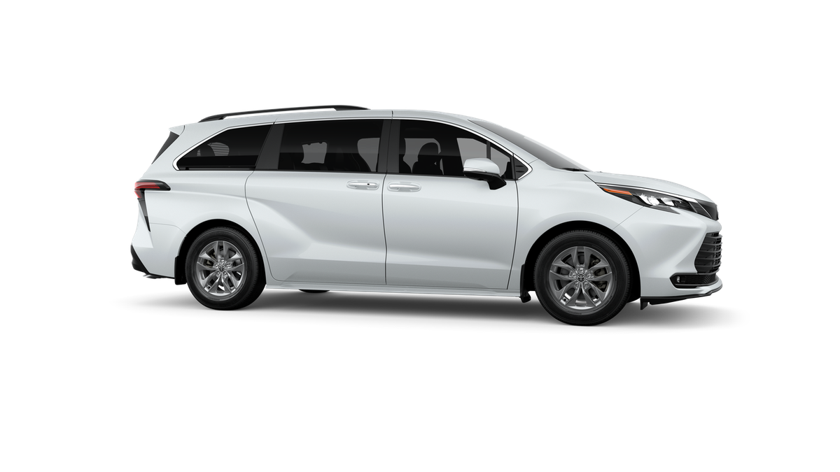 2026 Toyota Sienna XLE FWD