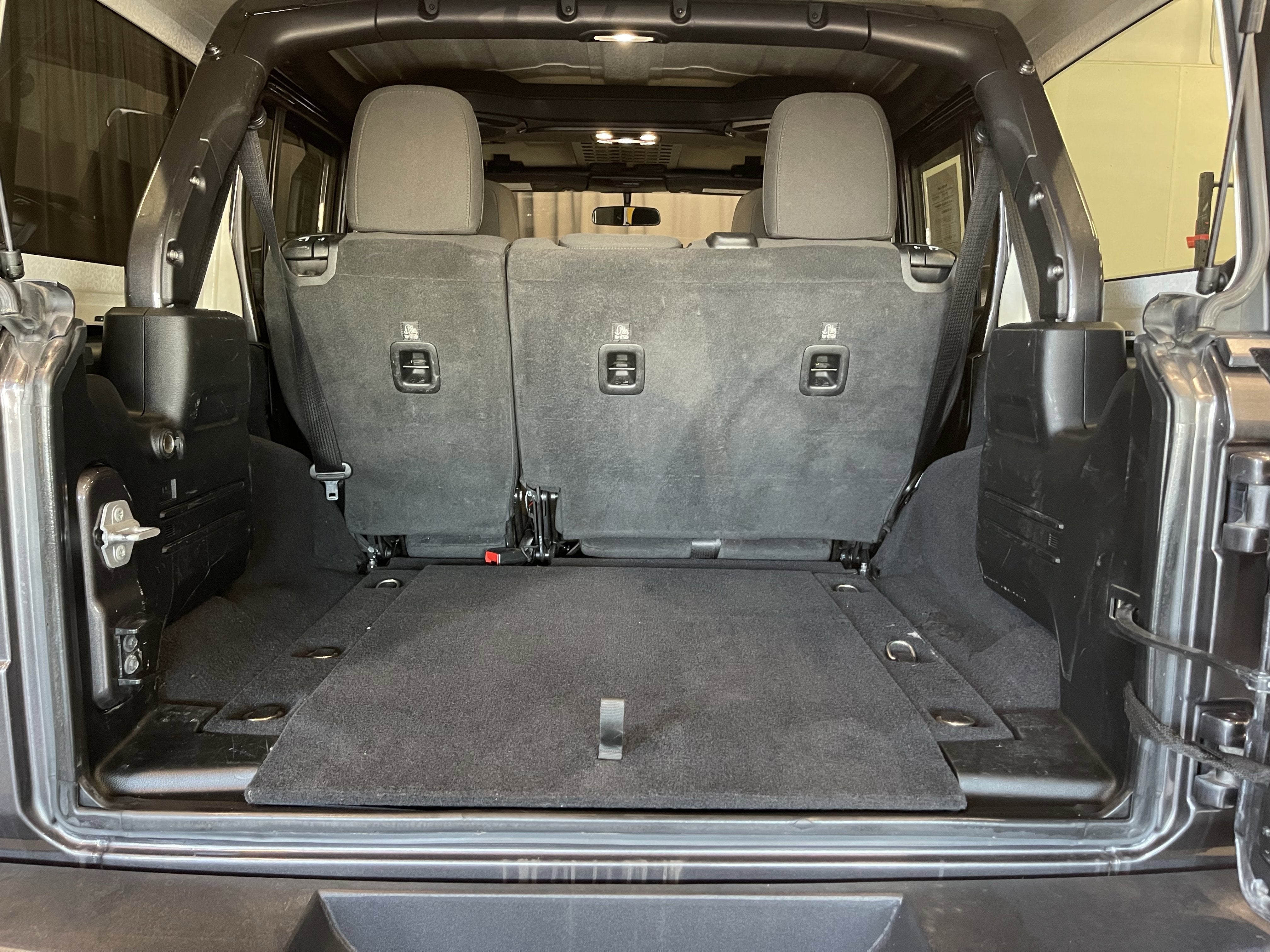 2020 Jeep Wrangler Unlimited Sahara 4WD