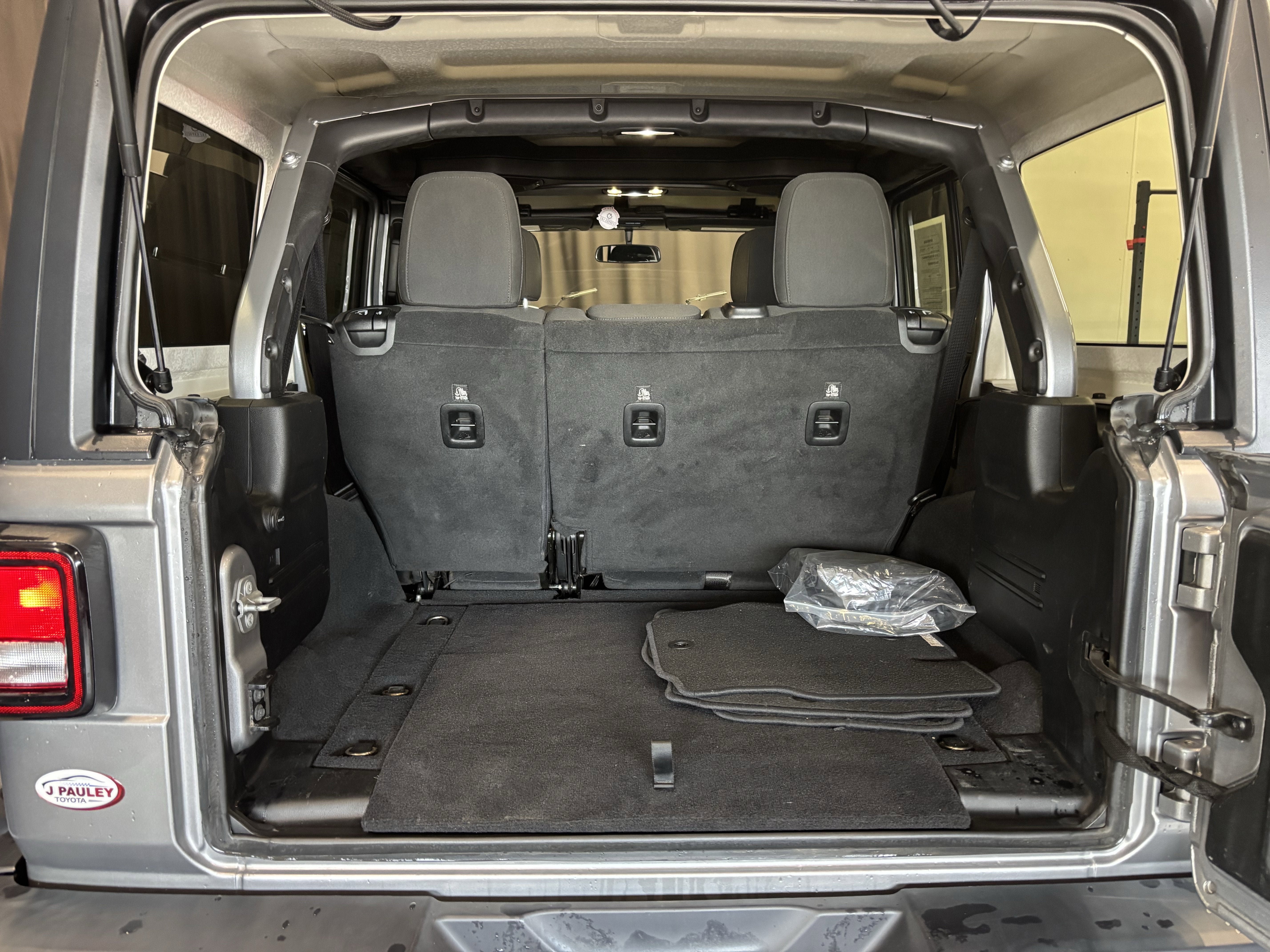 2020 Jeep Wrangler Unlimited Sahara 4WD