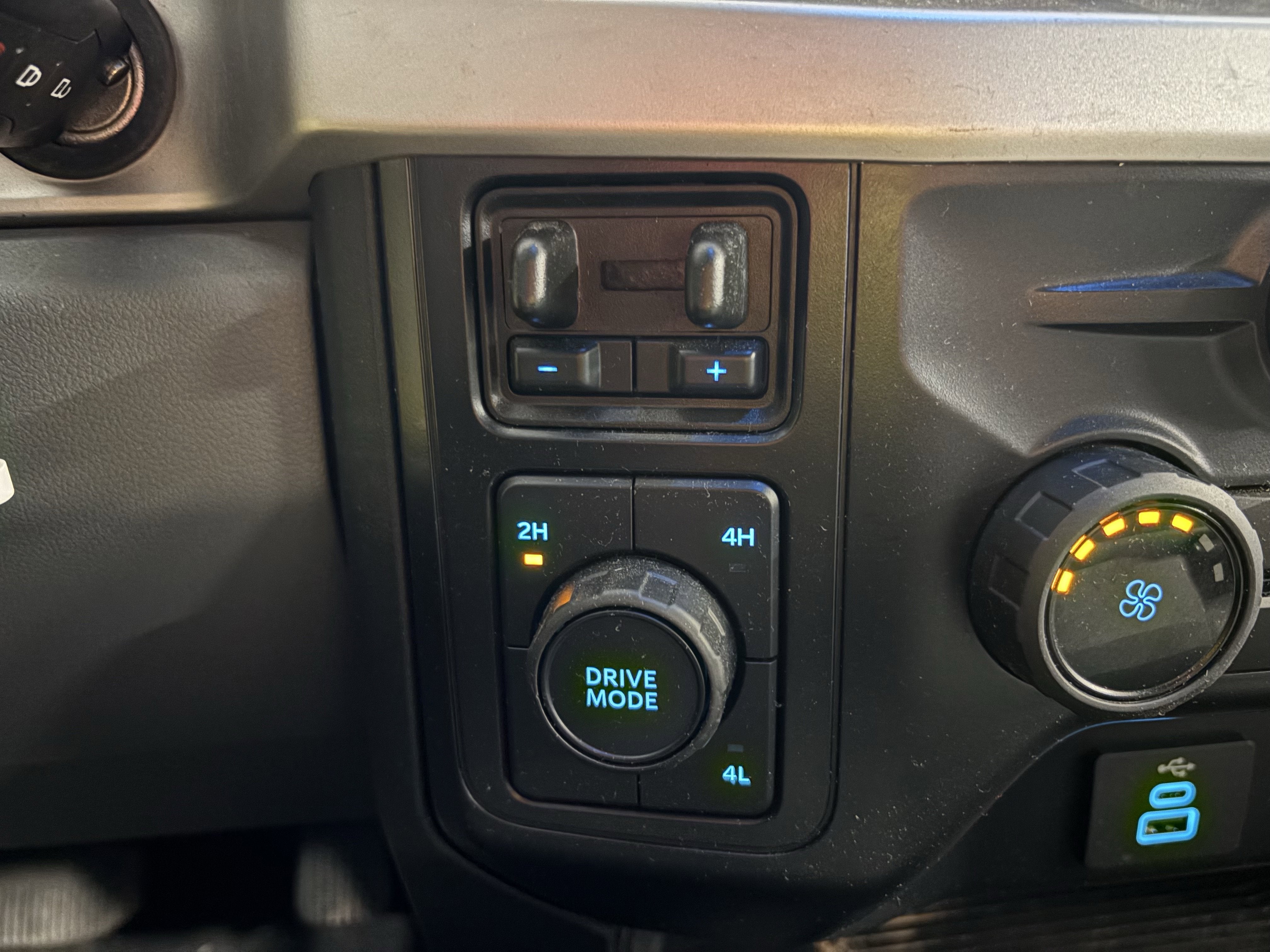 2024 Ford Super Duty F-350 DRW XLT 4WD