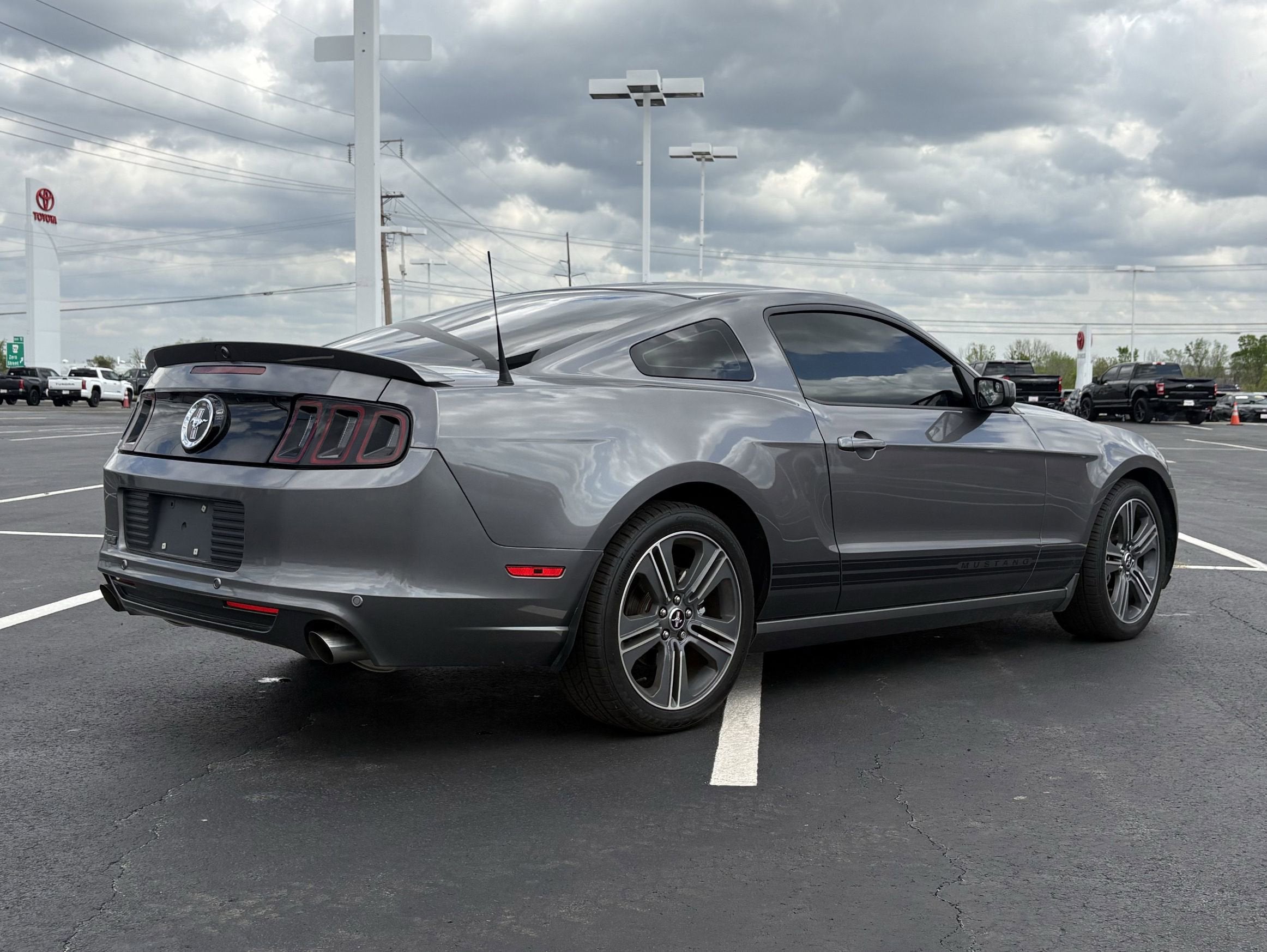 2014 Ford Mustang V6 Premium RWD