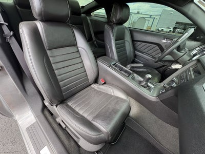 2014 Ford Mustang V6 Premium RWD