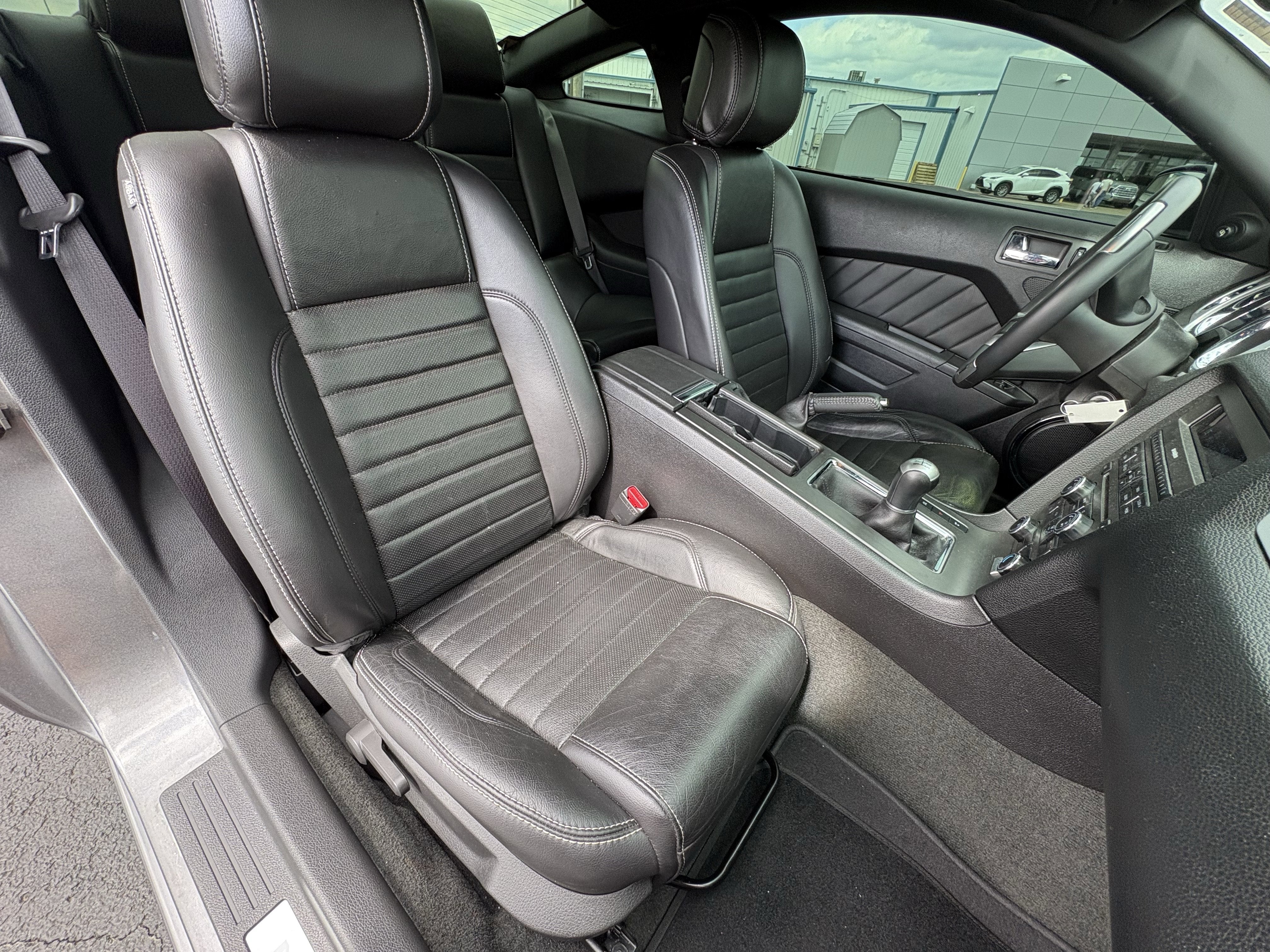 2014 Ford Mustang V6 Premium RWD