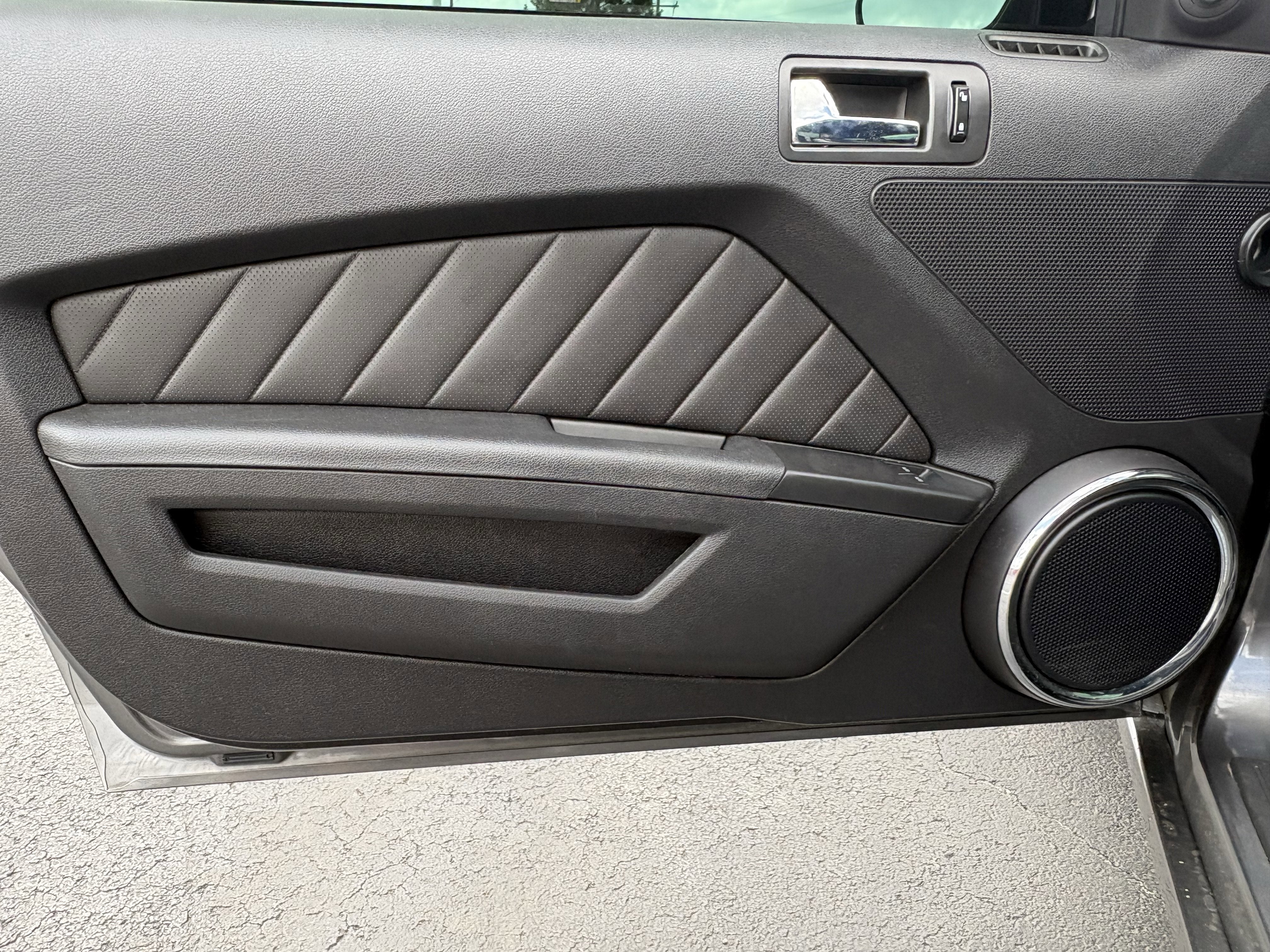 2014 Ford Mustang V6 Premium RWD