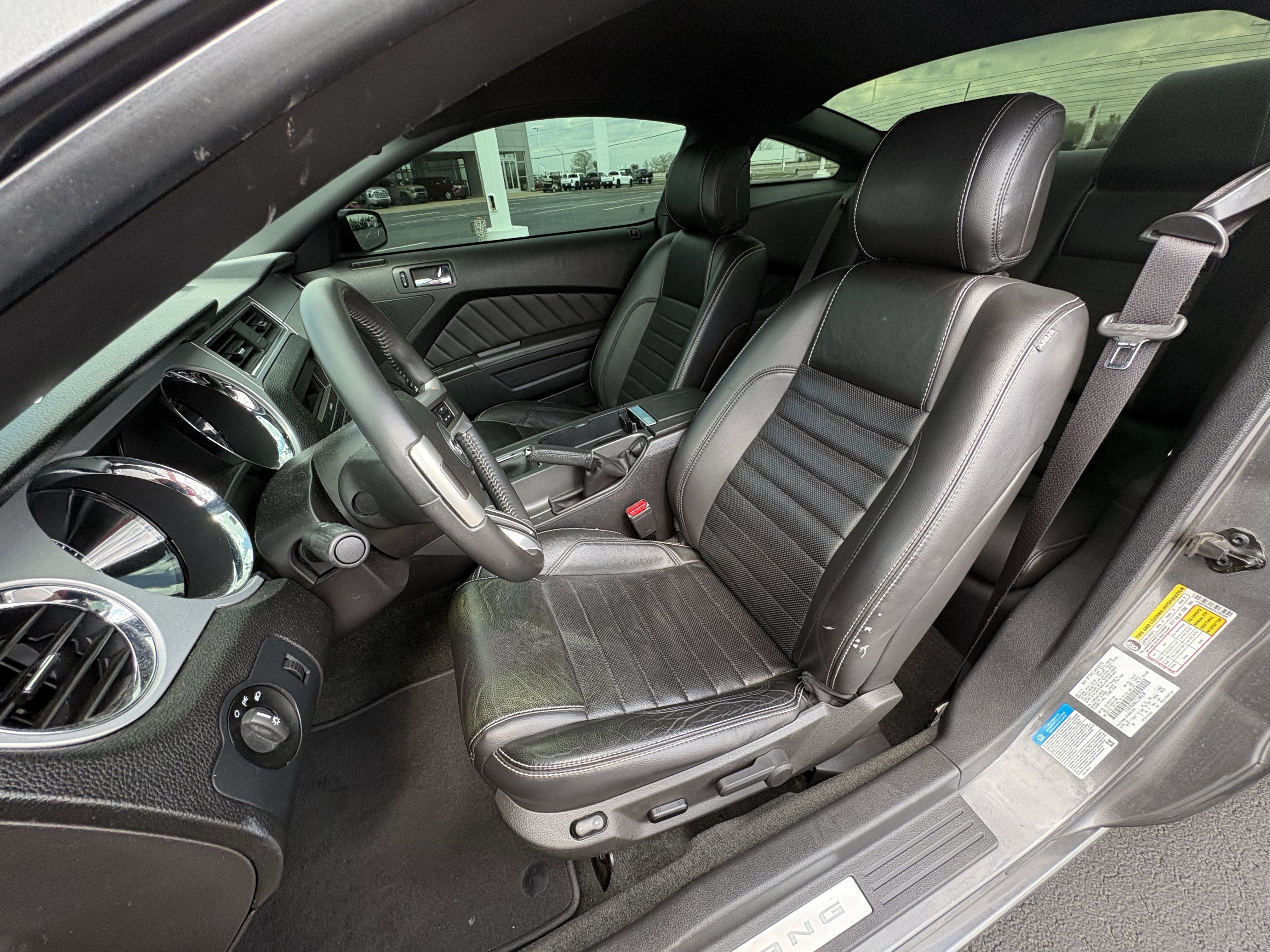 2014 Ford Mustang V6 Premium RWD