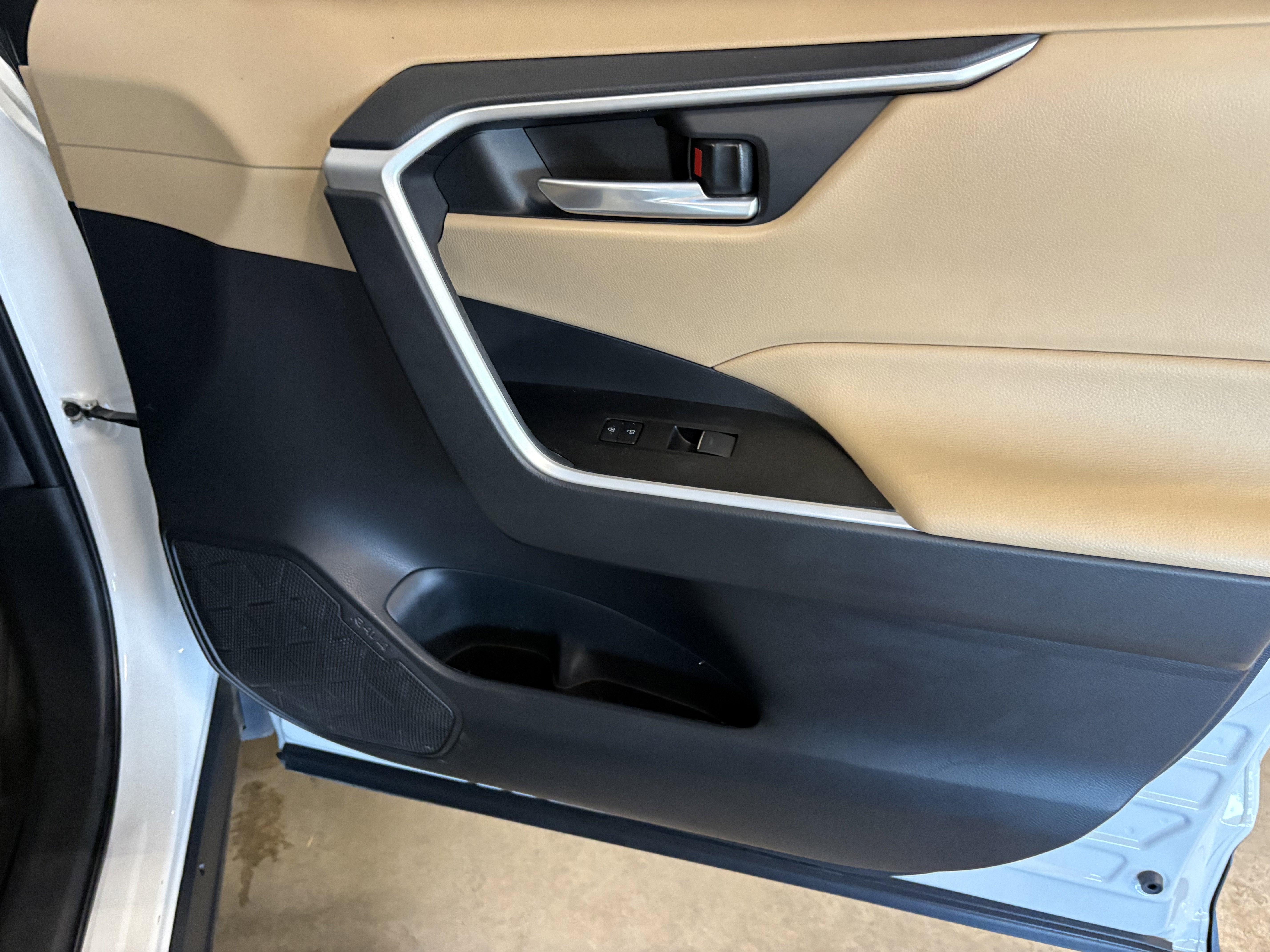 2025 Toyota RAV4 XLE Premium FWD