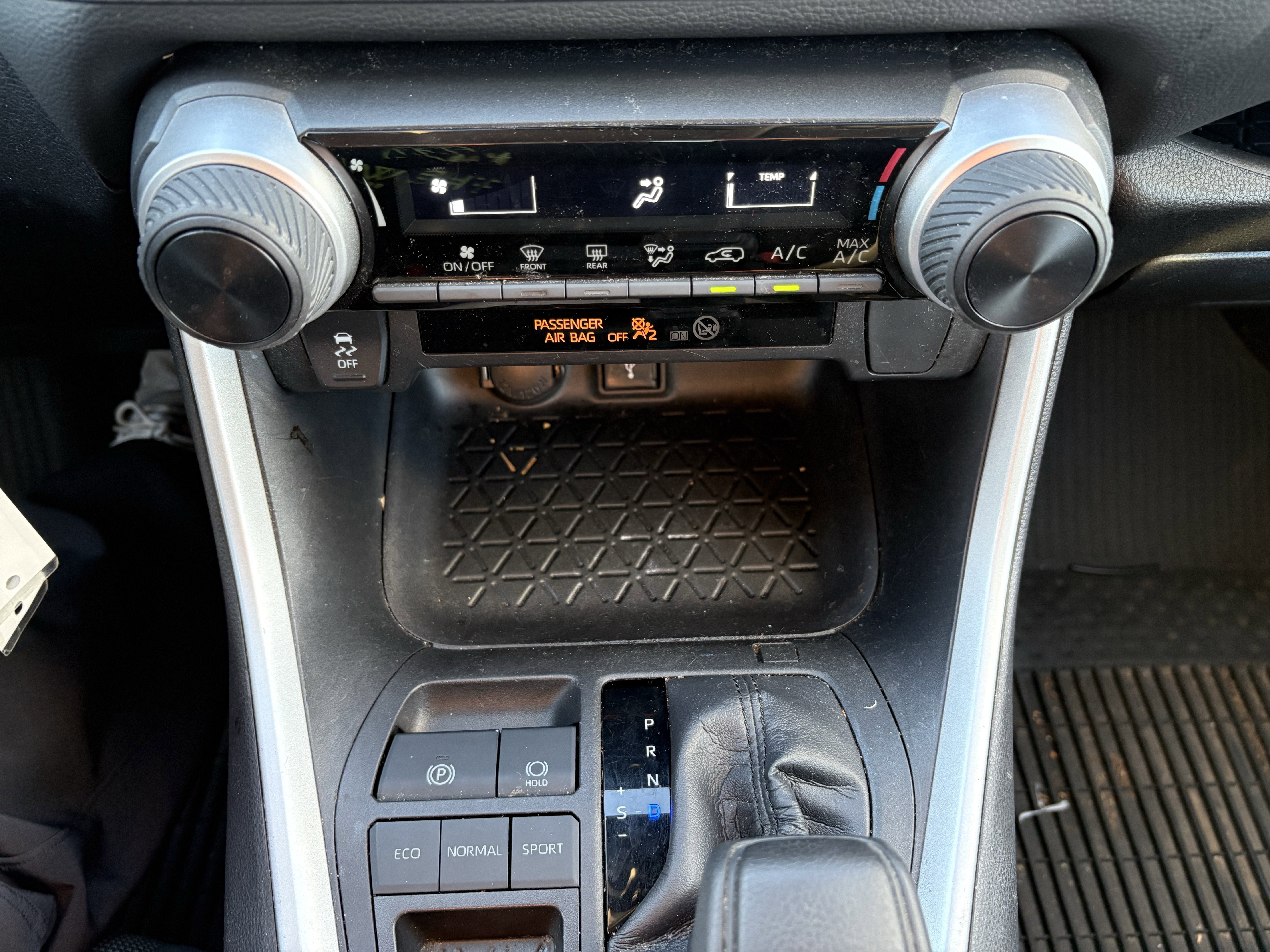 2022 Toyota RAV4 LE FWD