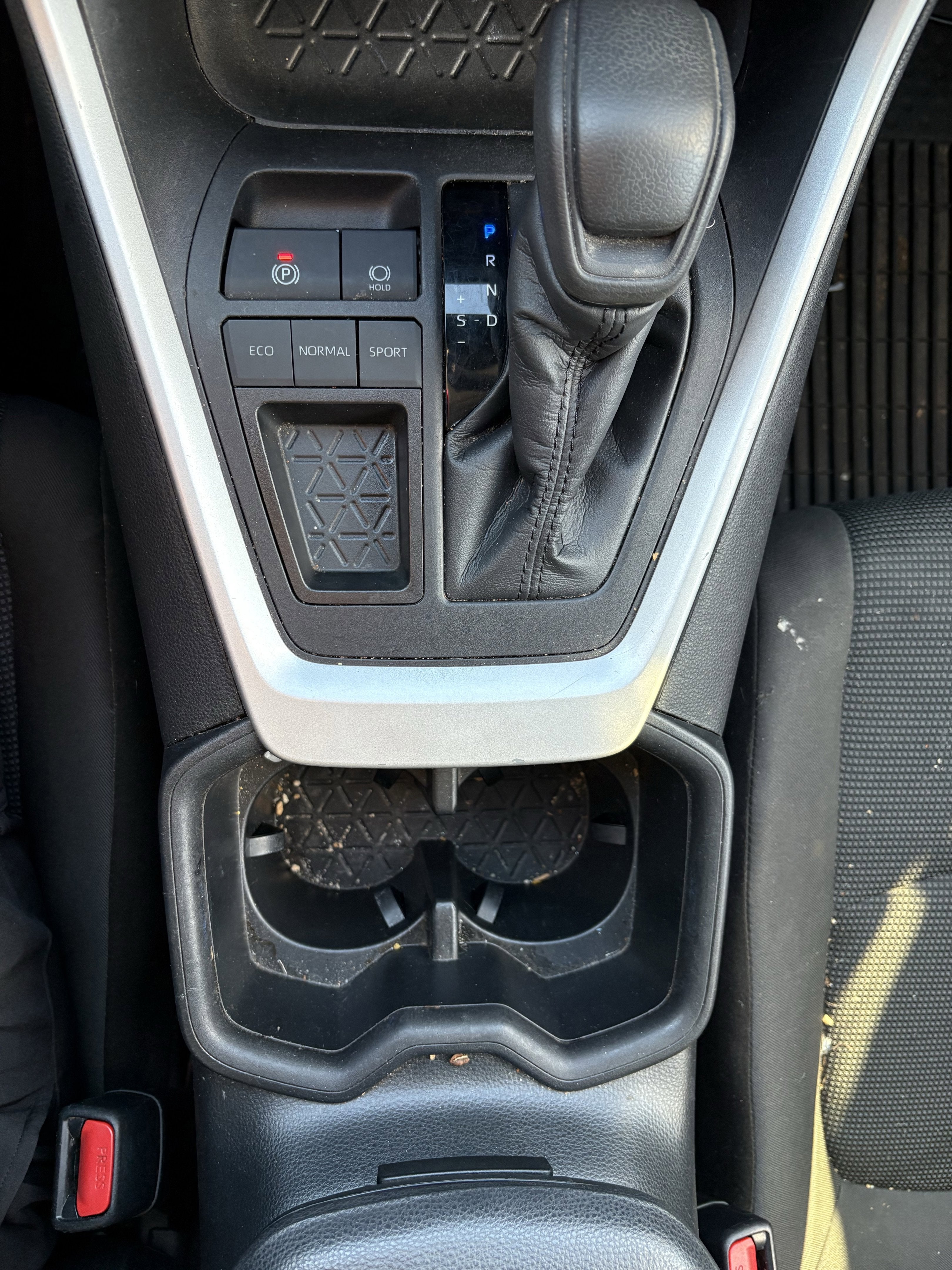 2022 Toyota RAV4 LE FWD