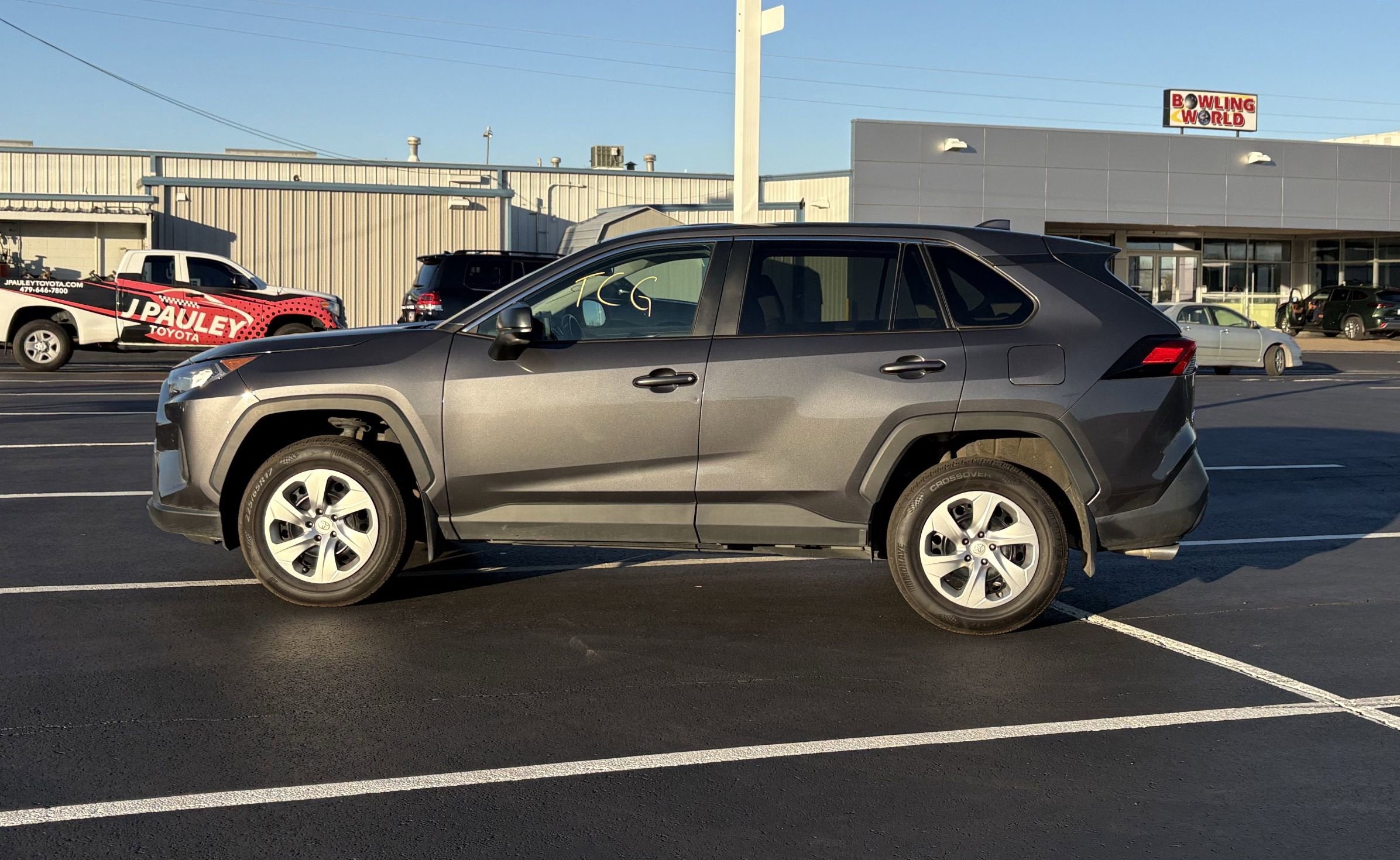 2022 Toyota RAV4 LE FWD