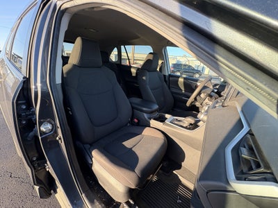 2022 Toyota RAV4 LE FWD