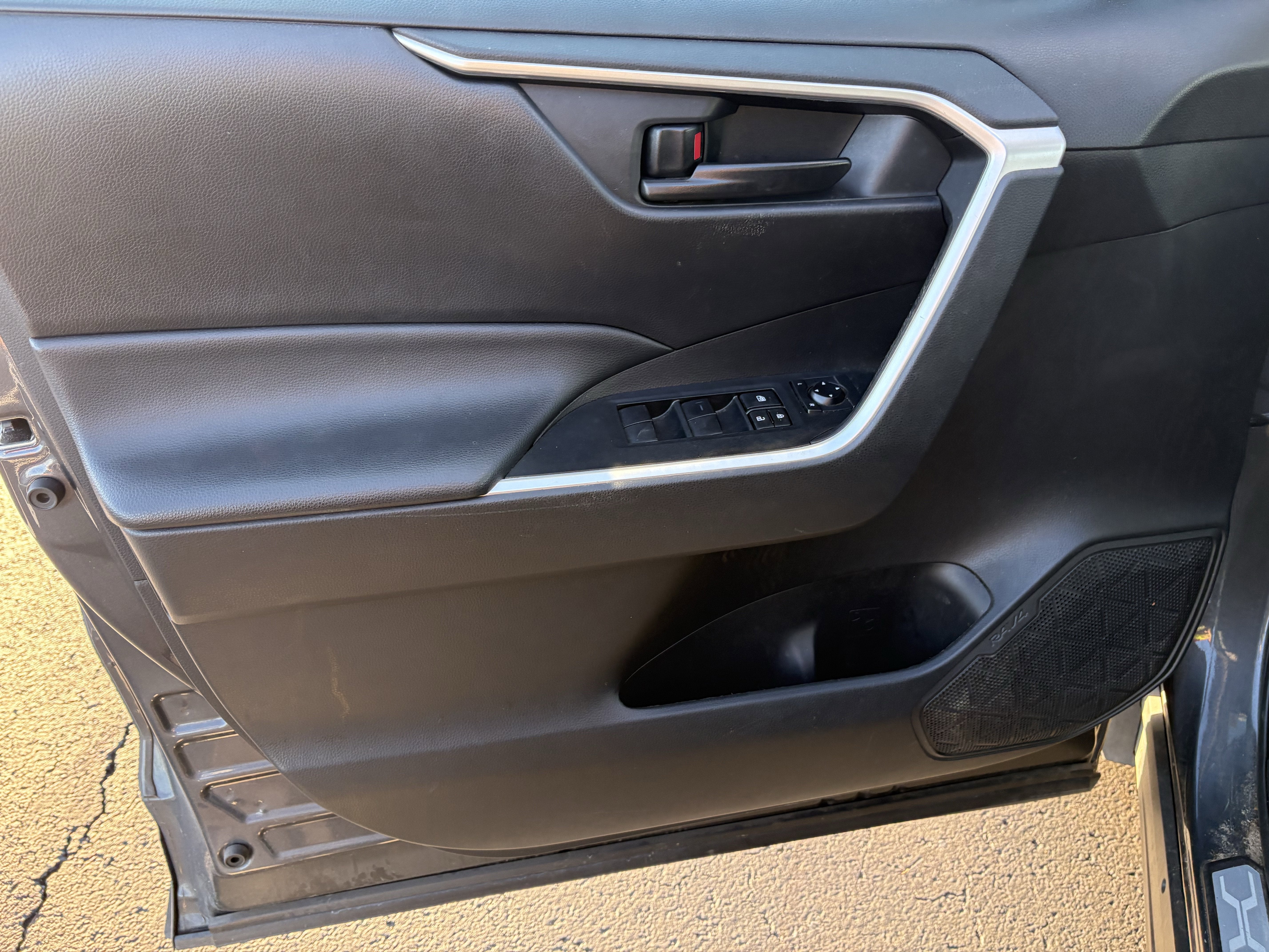 2022 Toyota RAV4 LE FWD