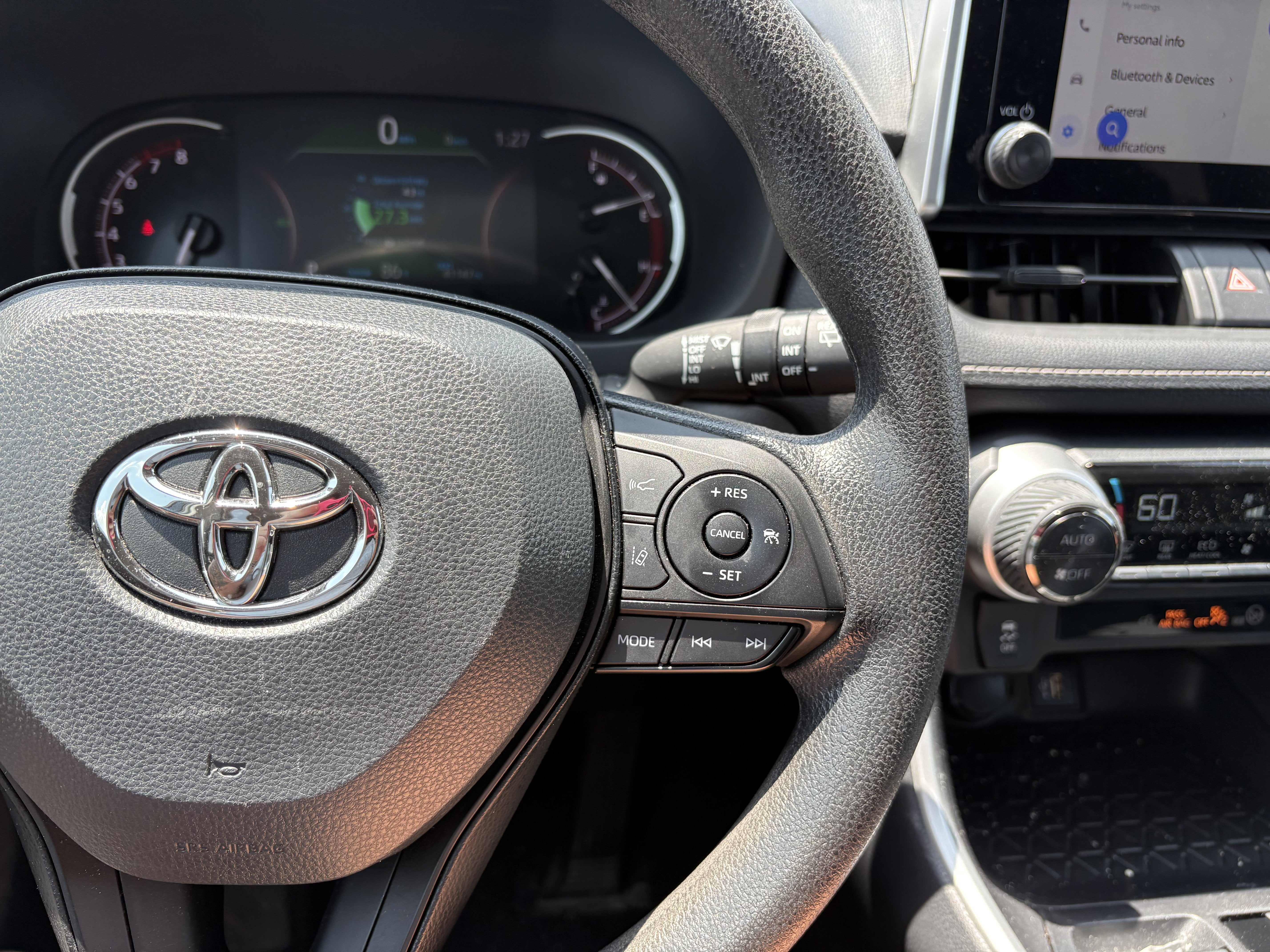 2025 Toyota RAV4 XLE FWD