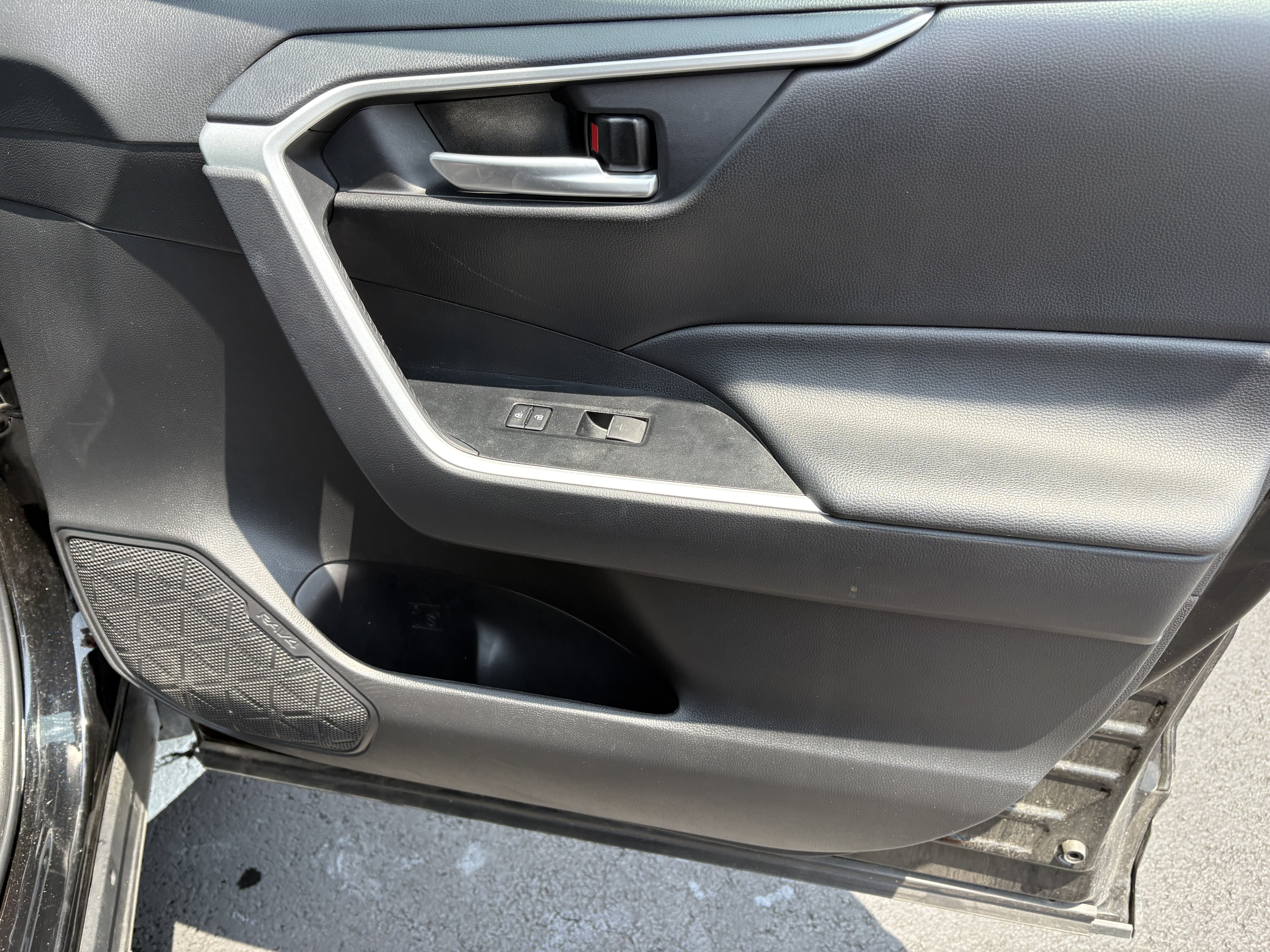 2025 Toyota RAV4 XLE FWD