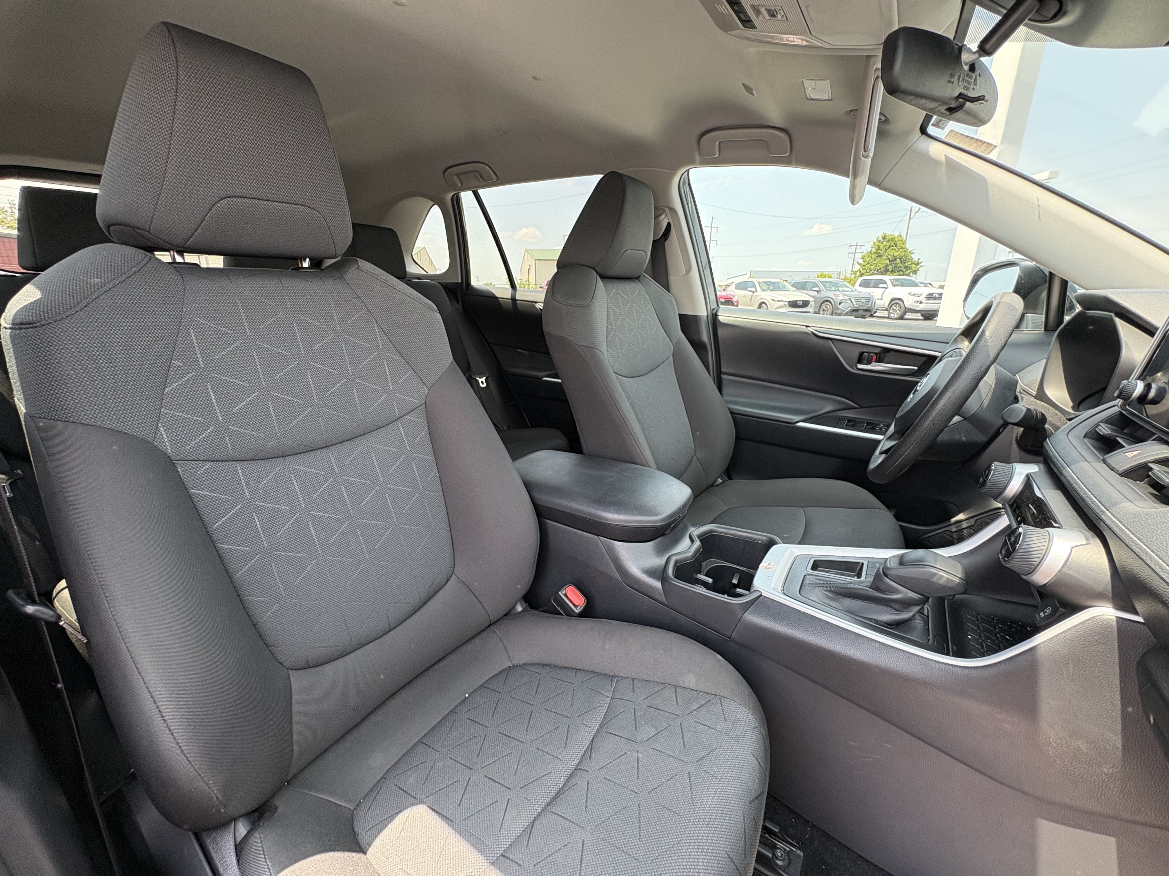 2025 Toyota RAV4 XLE FWD