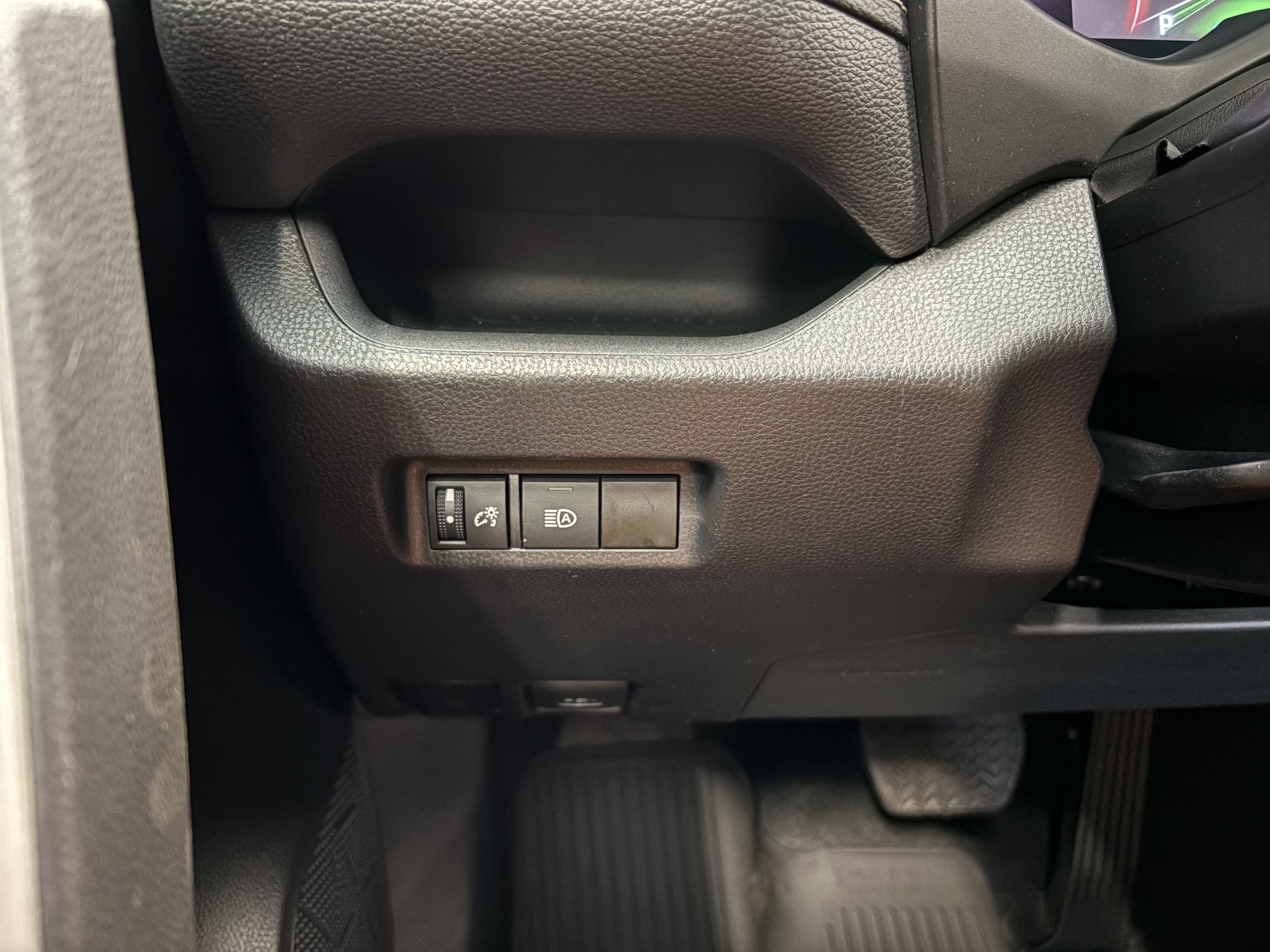 2025 Toyota RAV4 XLE FWD