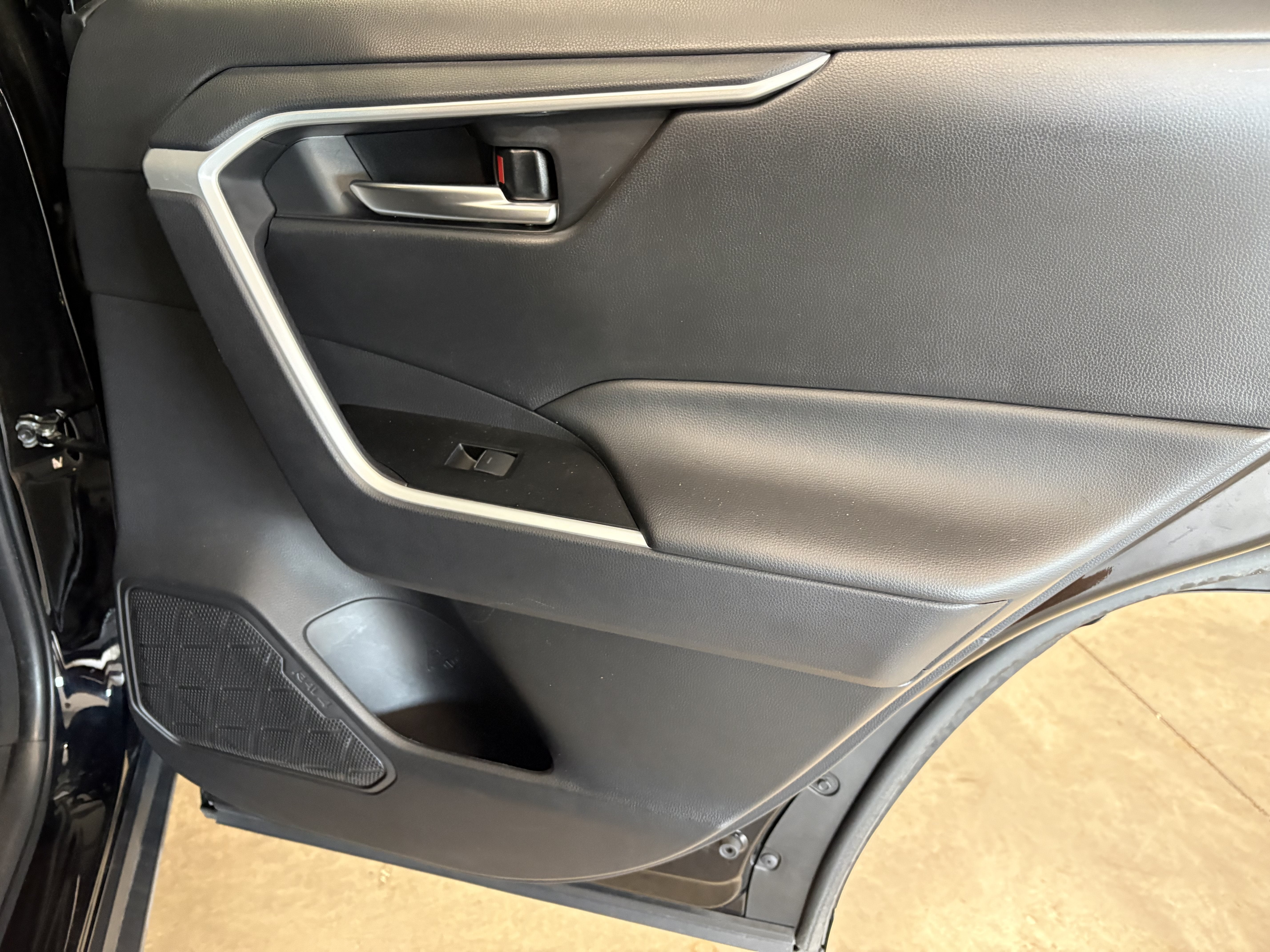 2025 Toyota RAV4 XLE FWD