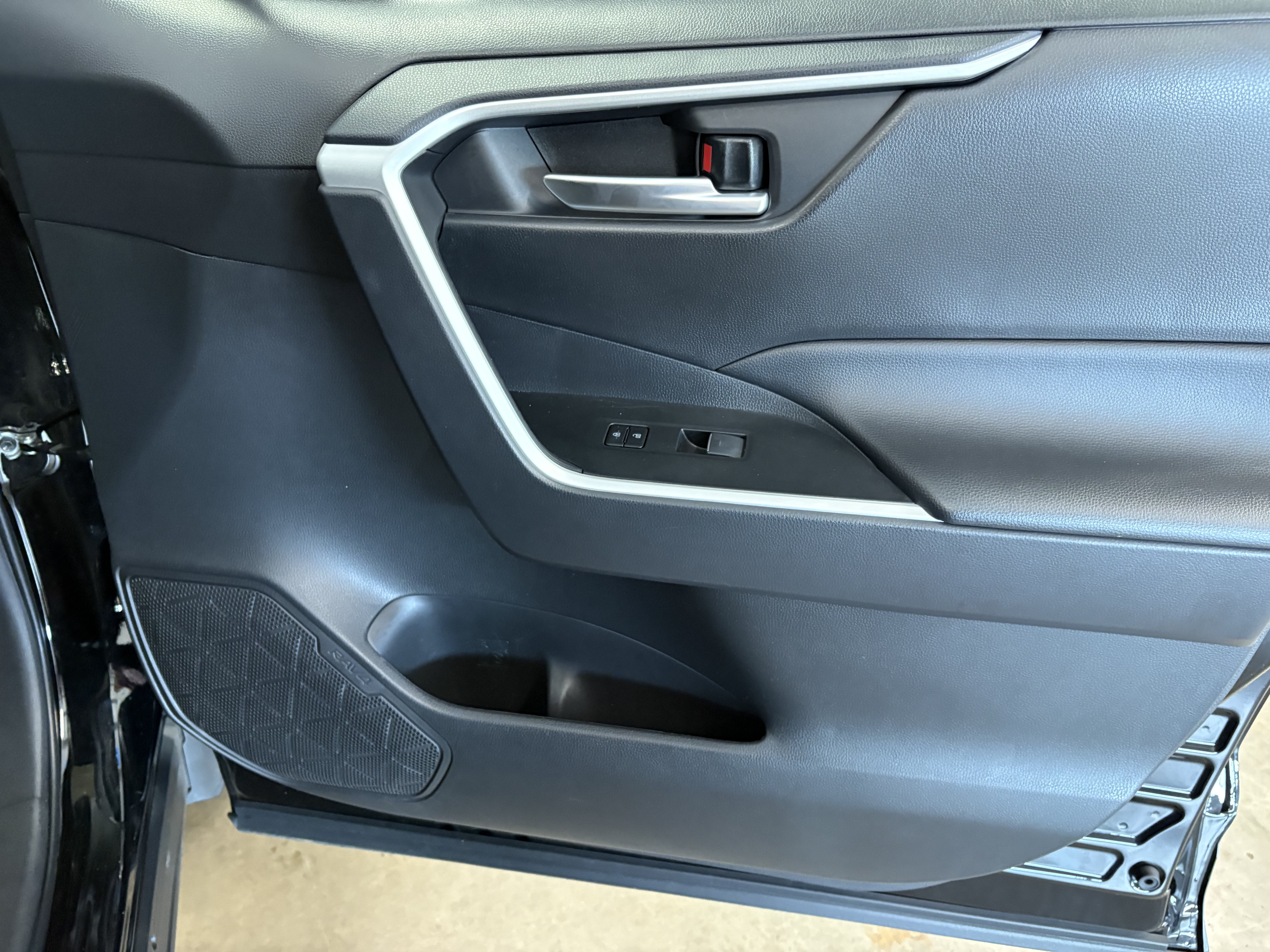 2025 Toyota RAV4 XLE FWD