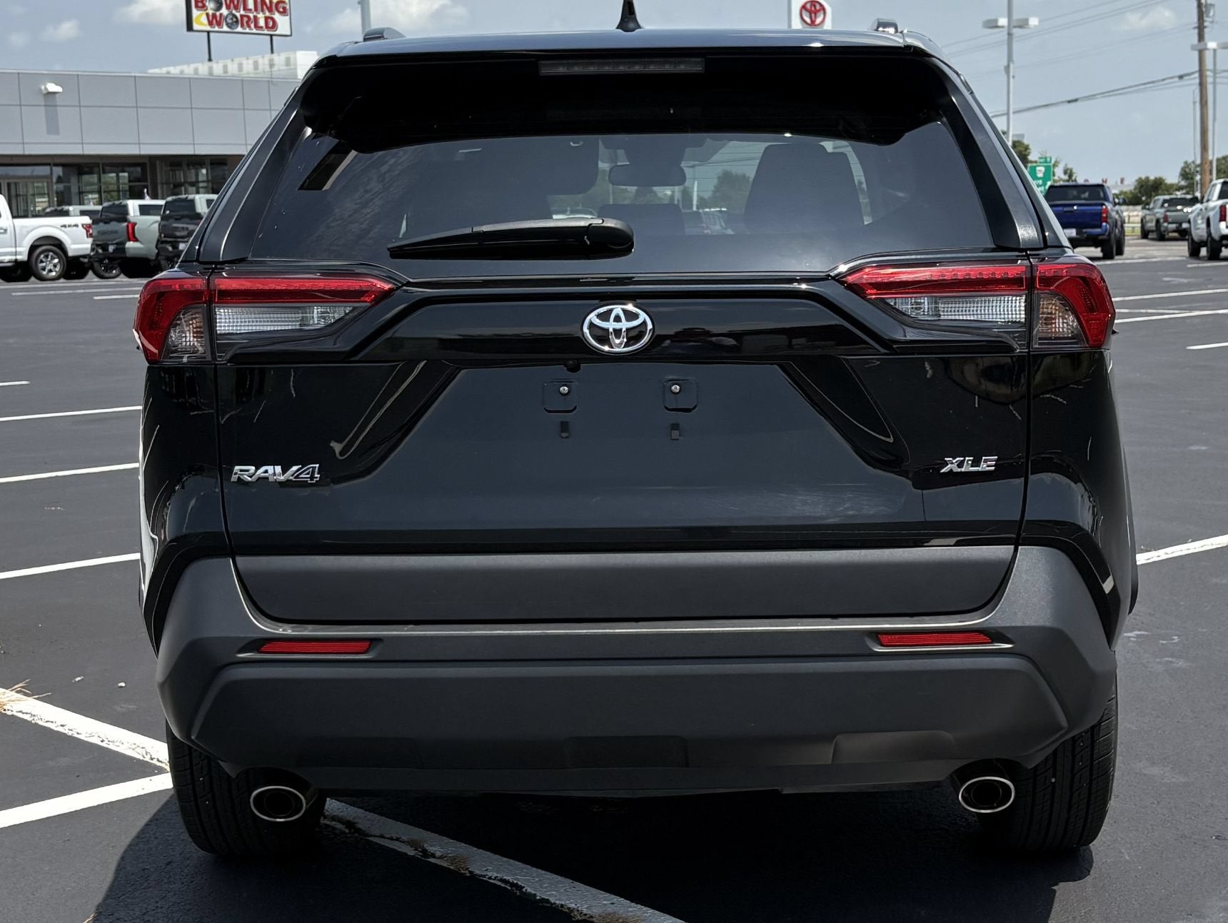 2025 Toyota RAV4 XLE FWD