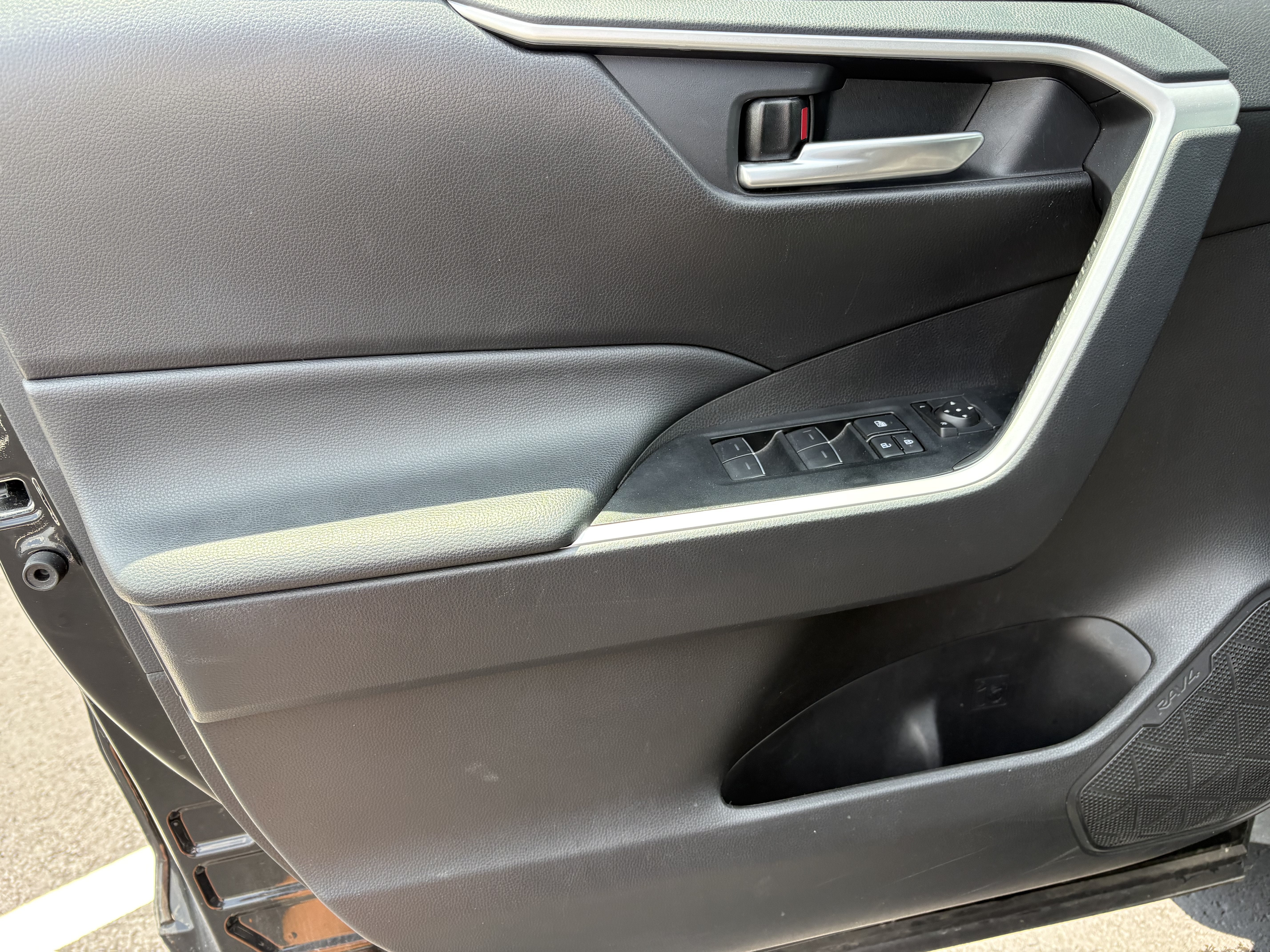 2025 Toyota RAV4 XLE FWD