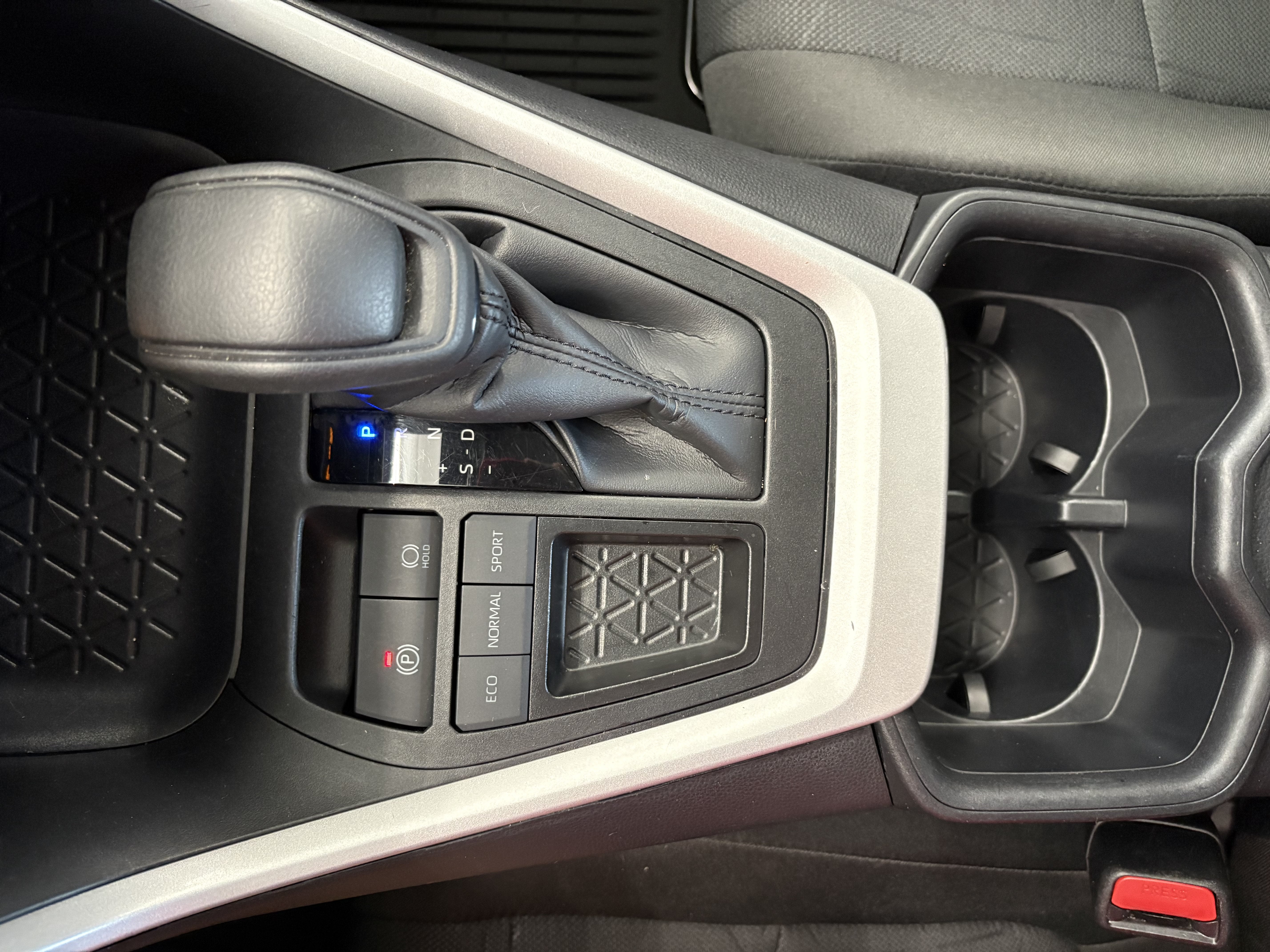 2025 Toyota RAV4 XLE FWD