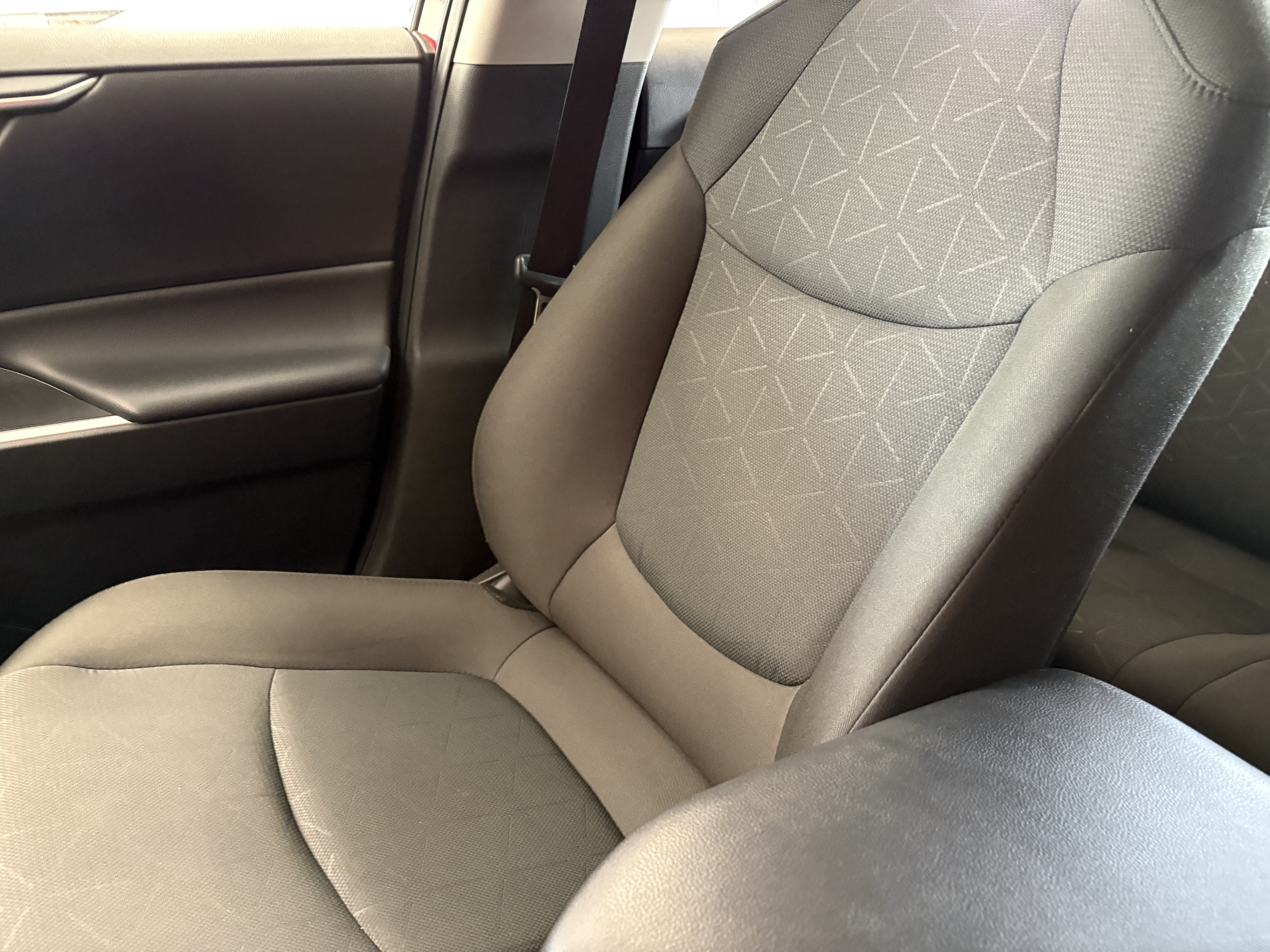 2025 Toyota RAV4 XLE FWD