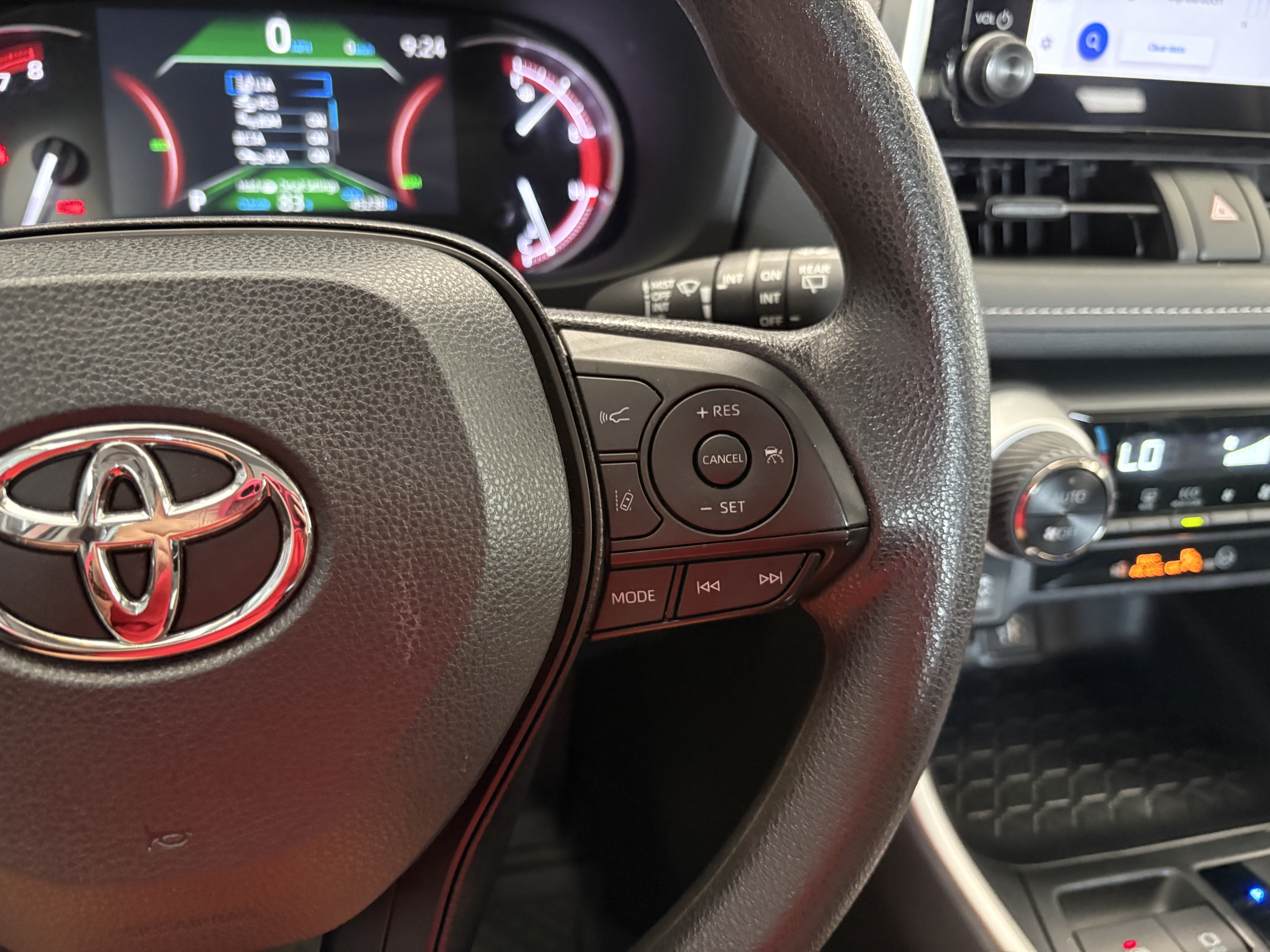 2025 Toyota RAV4 XLE FWD