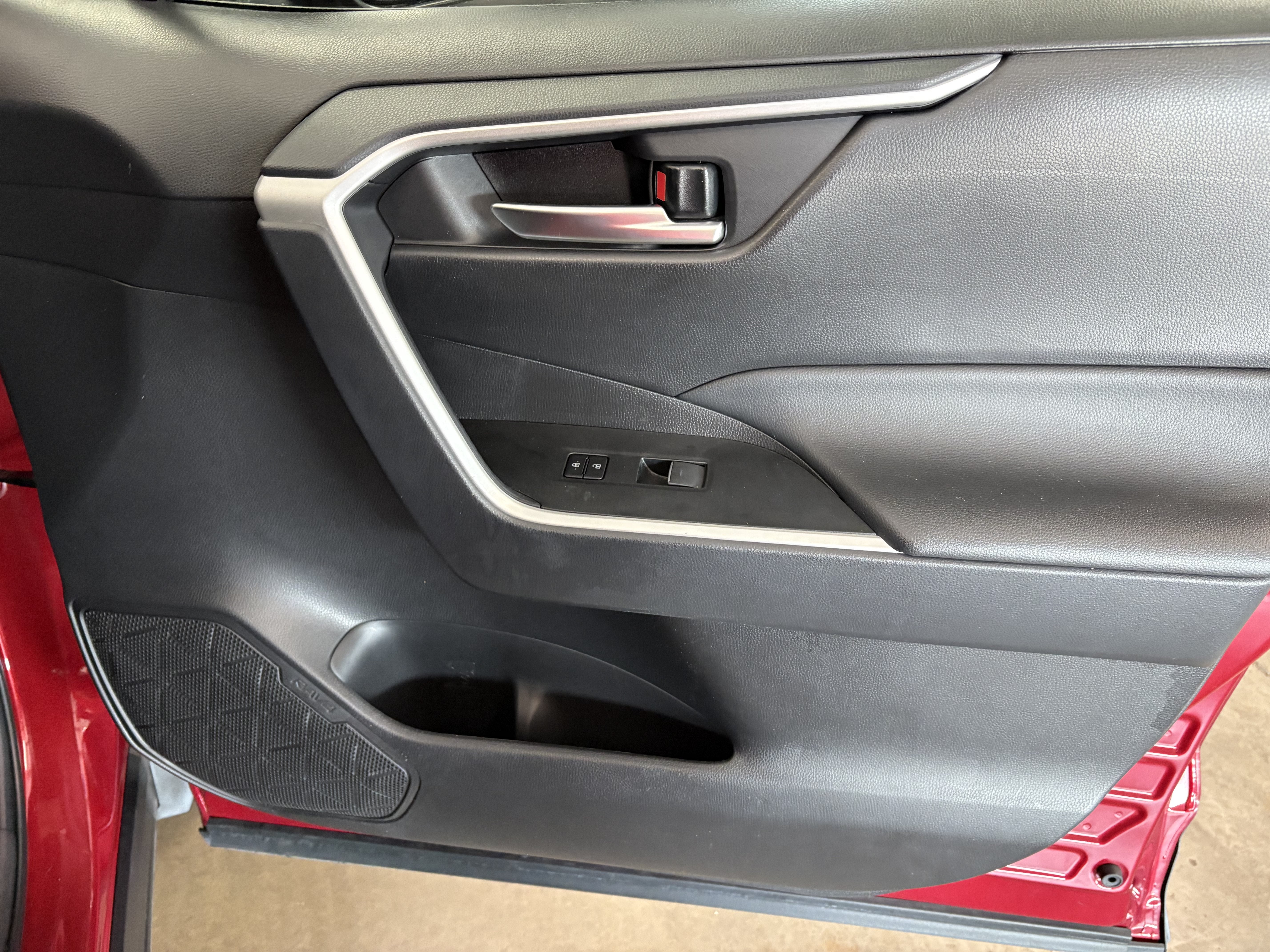 2025 Toyota RAV4 XLE FWD