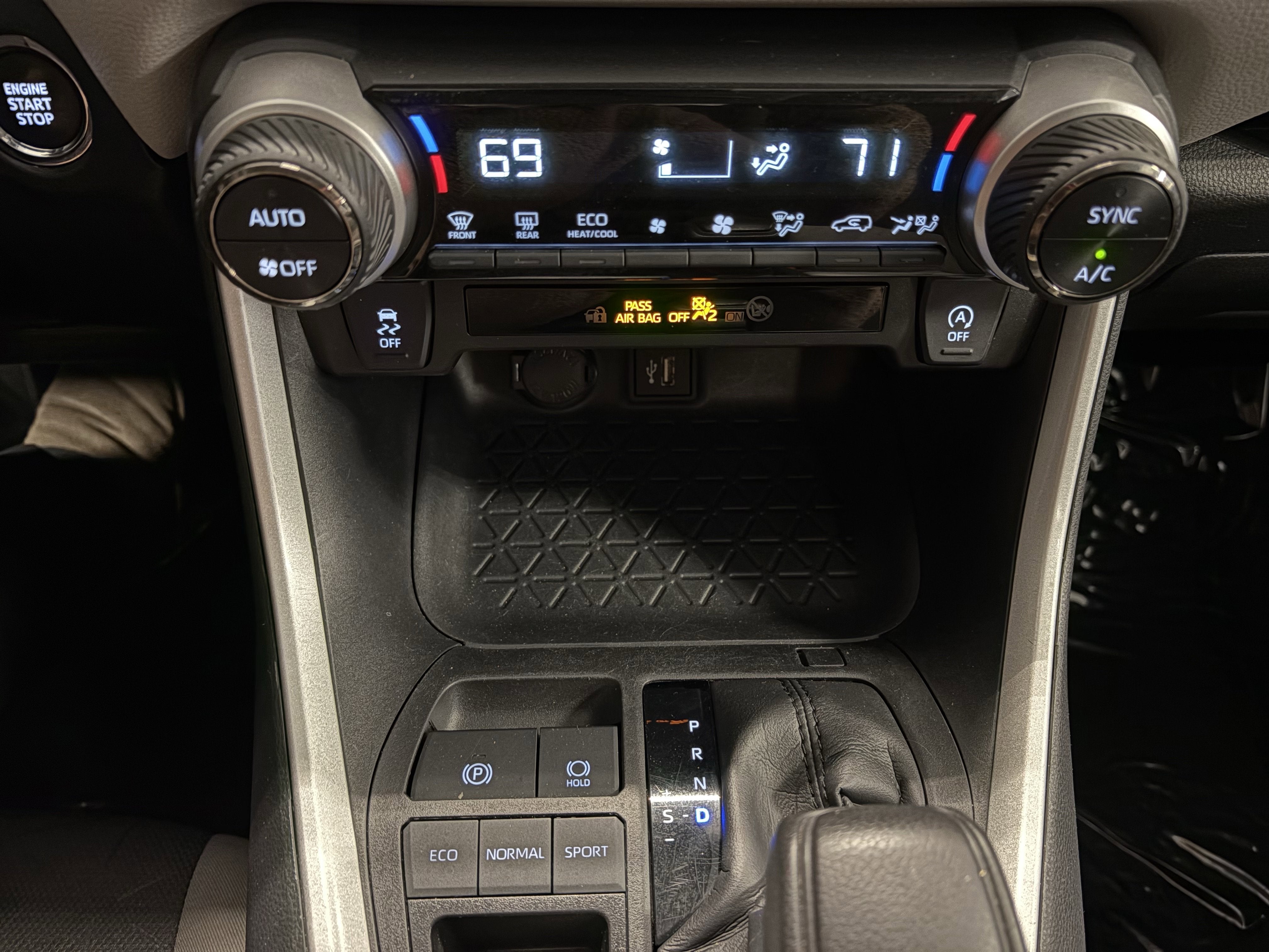 2024 Toyota RAV4 XLE FWD