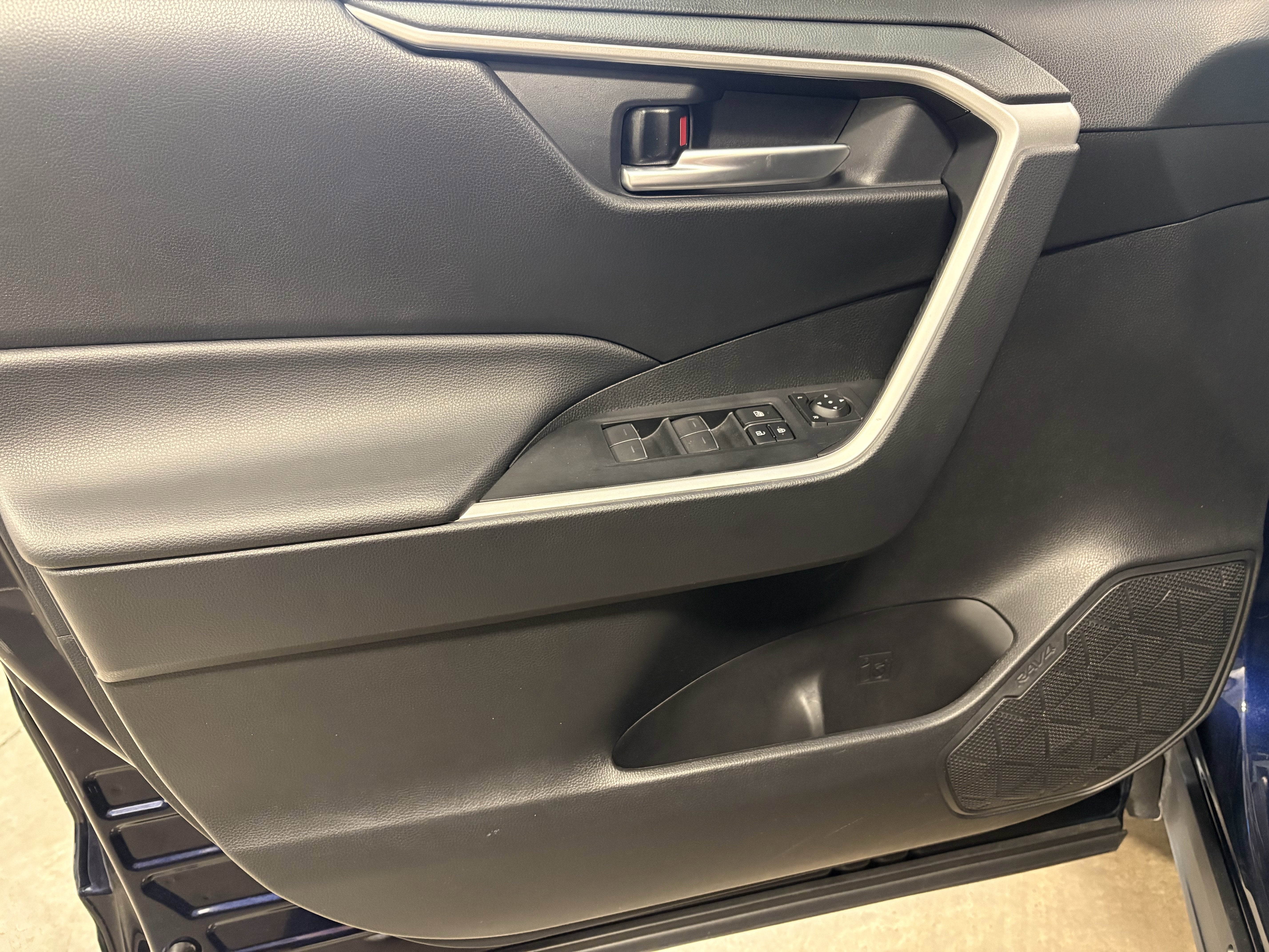 2025 Toyota RAV4 XLE FWD