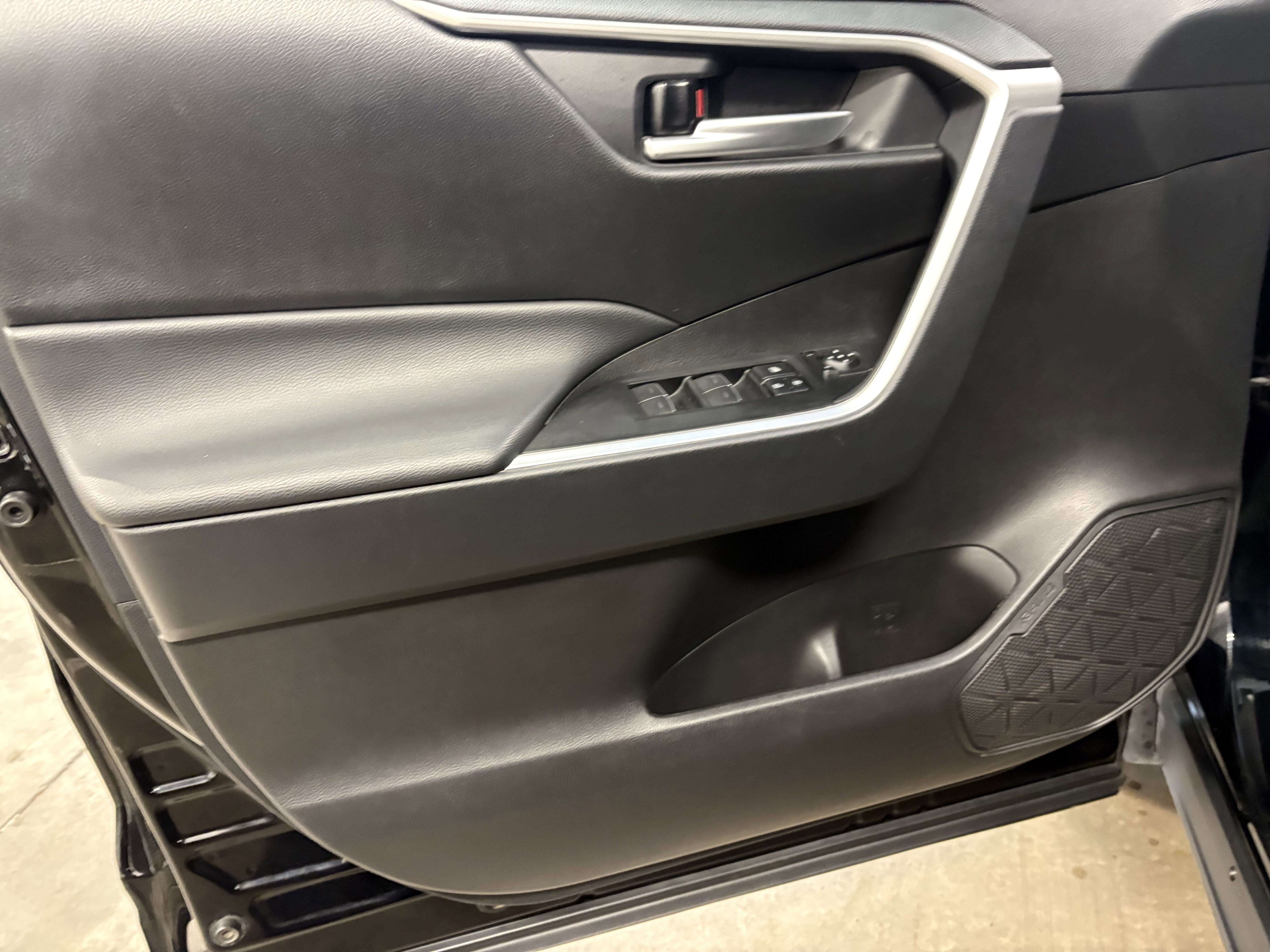 2025 Toyota RAV4 XLE FWD