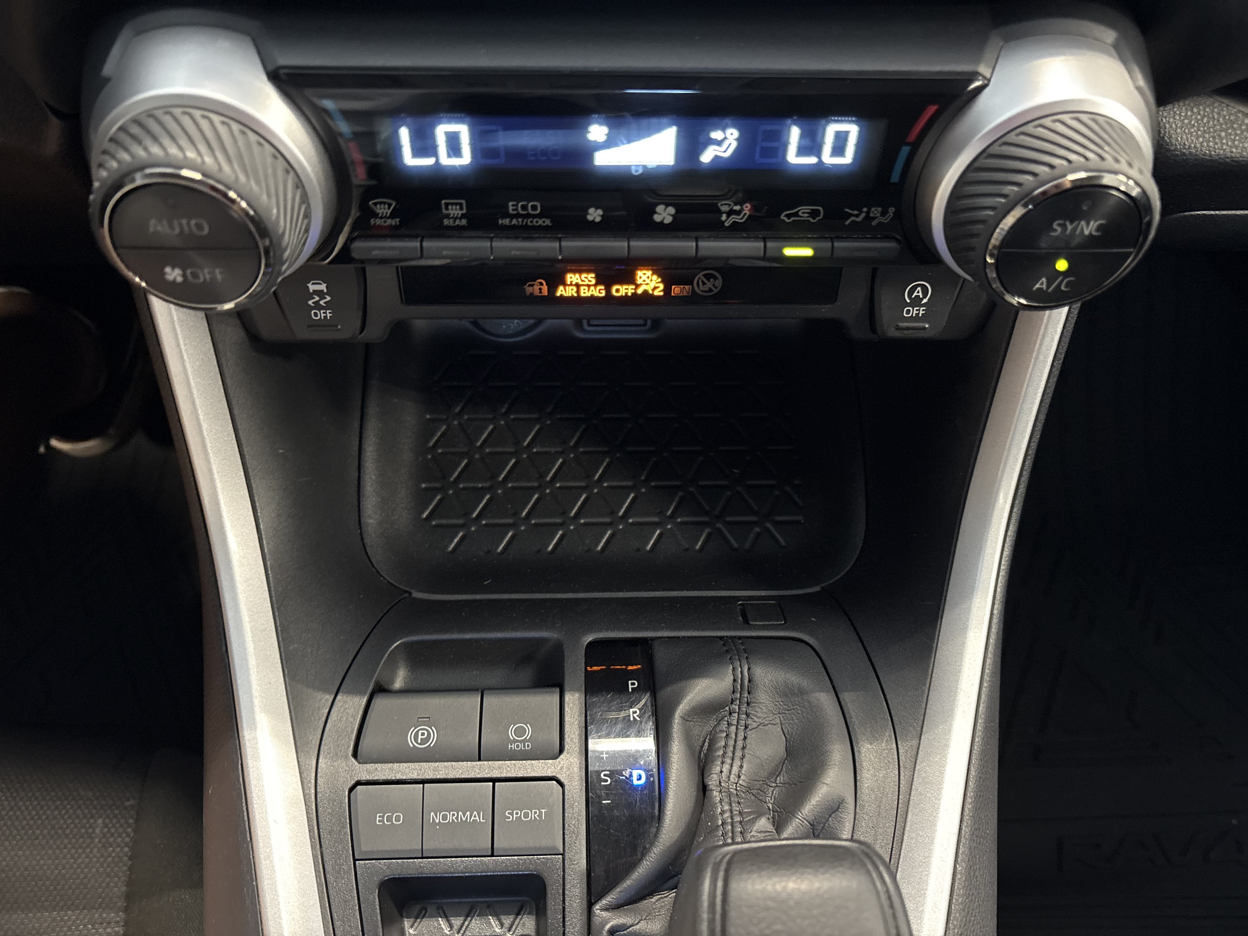 2025 Toyota RAV4 XLE FWD