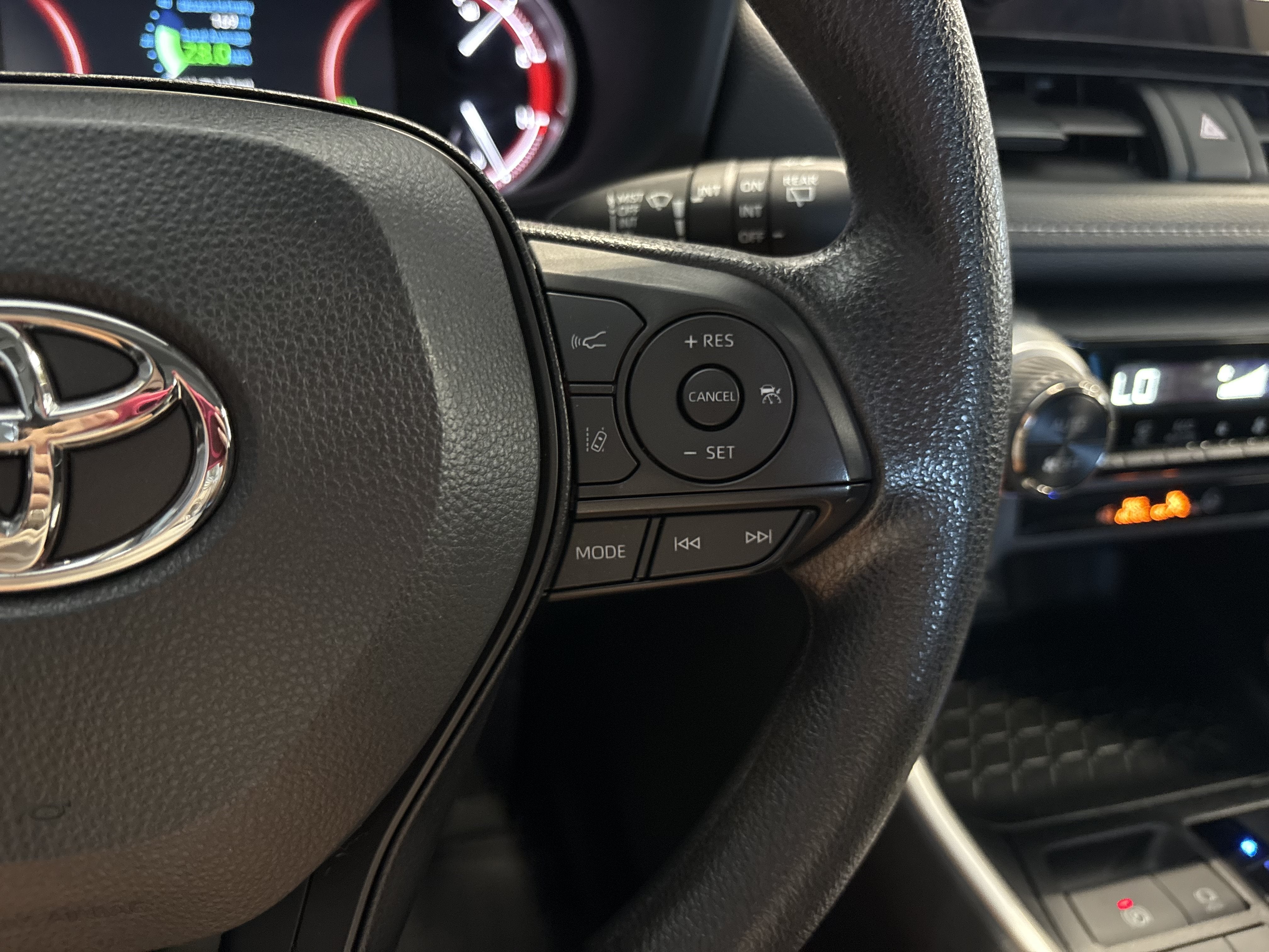 2025 Toyota RAV4 XLE FWD