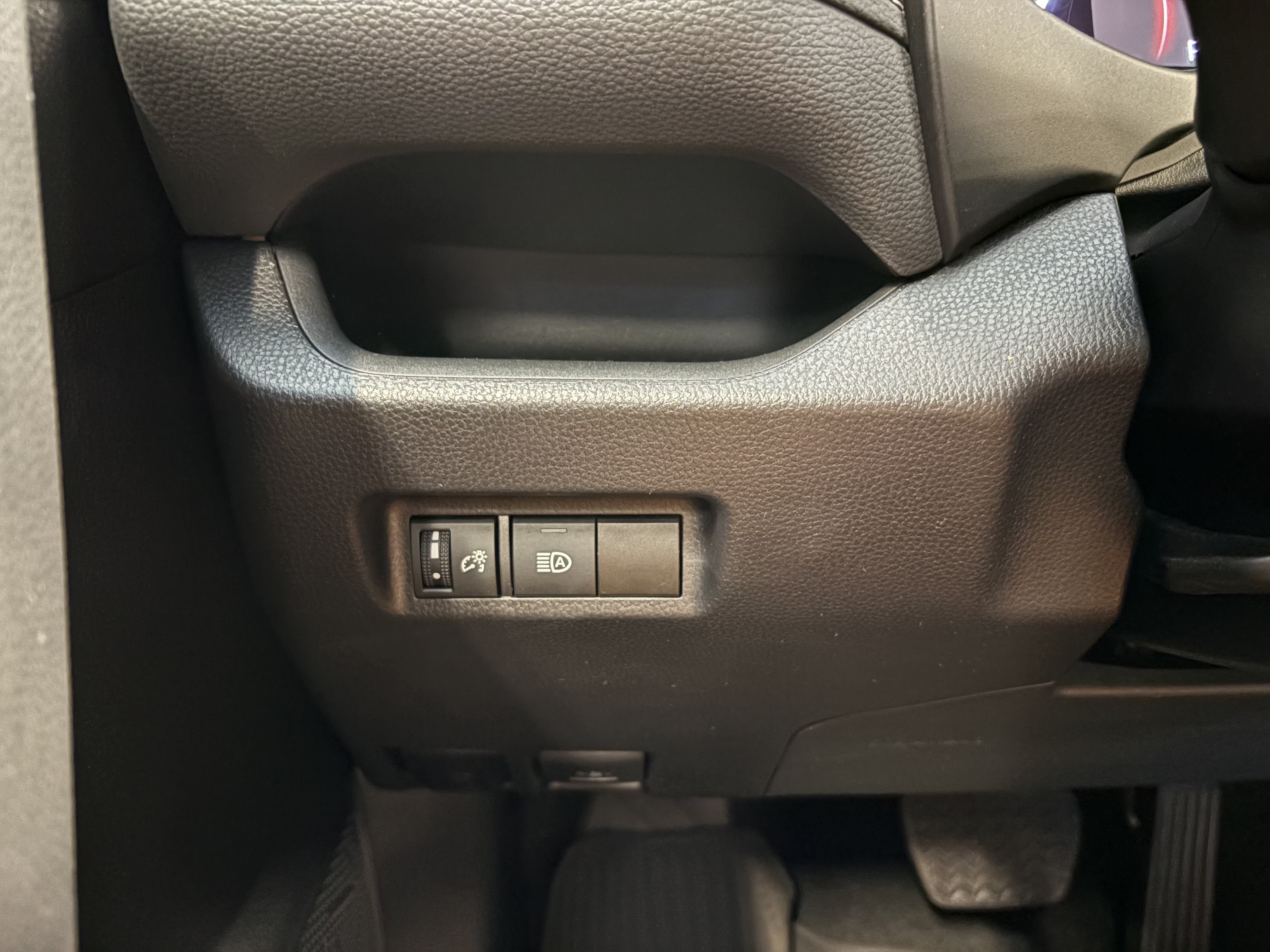 2025 Toyota RAV4 XLE FWD